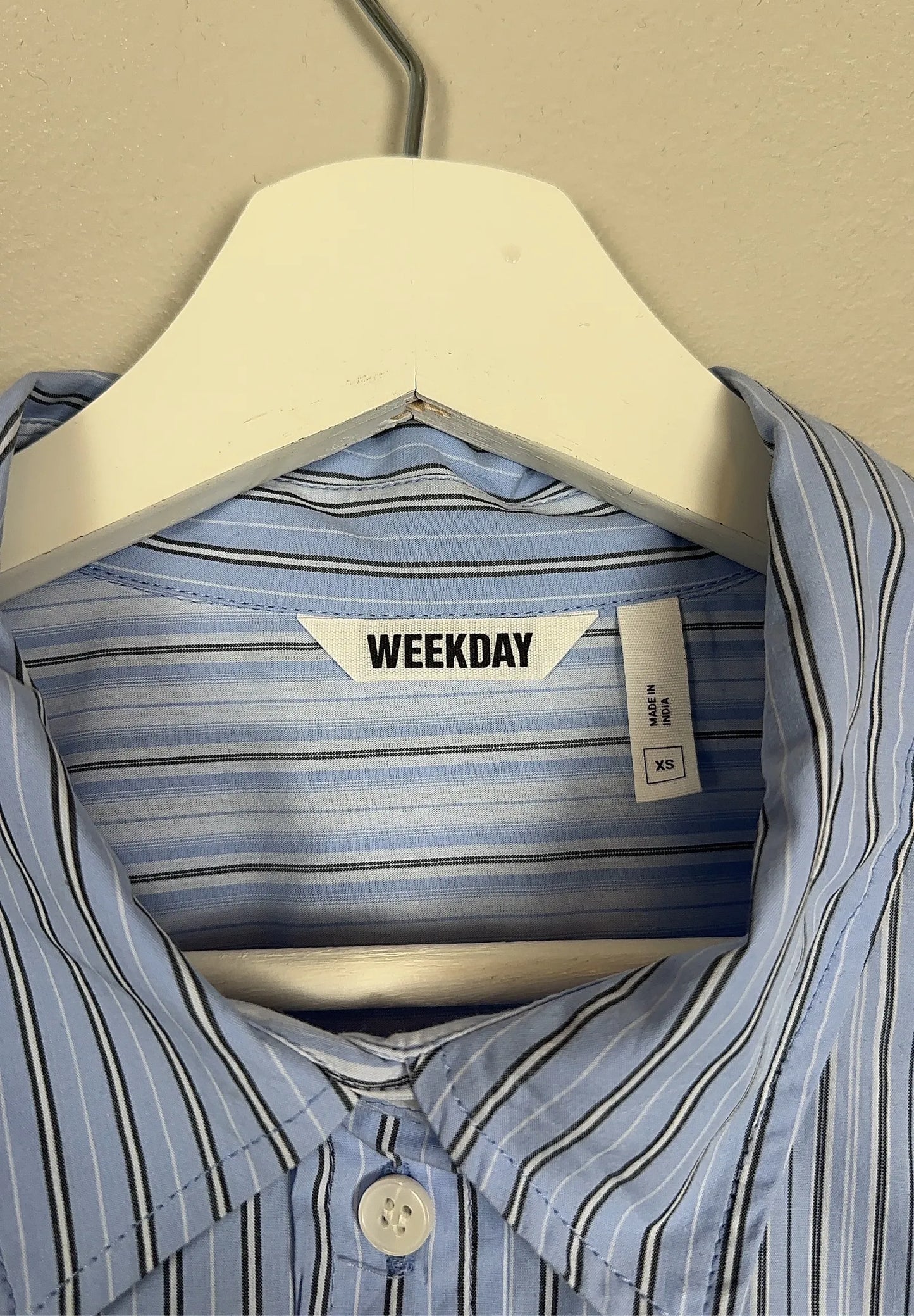 Weekday-skjorta