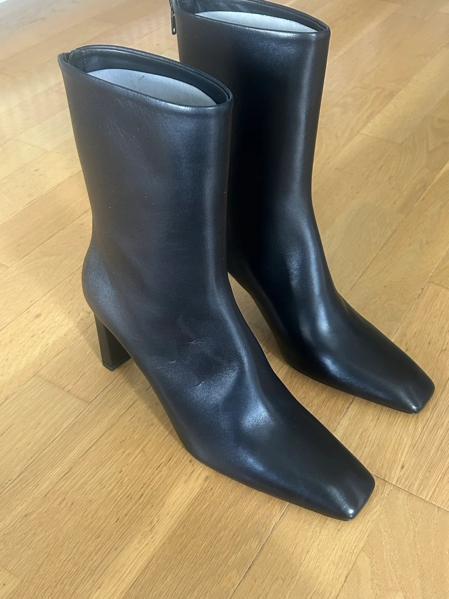 Toteme Bar Glossy Leather Black-skinnboots NWOT