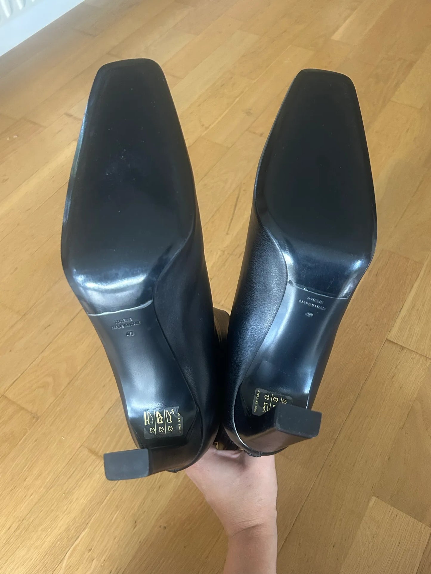 Toteme Bar Glossy Leather Black-skinnboots NWOT
