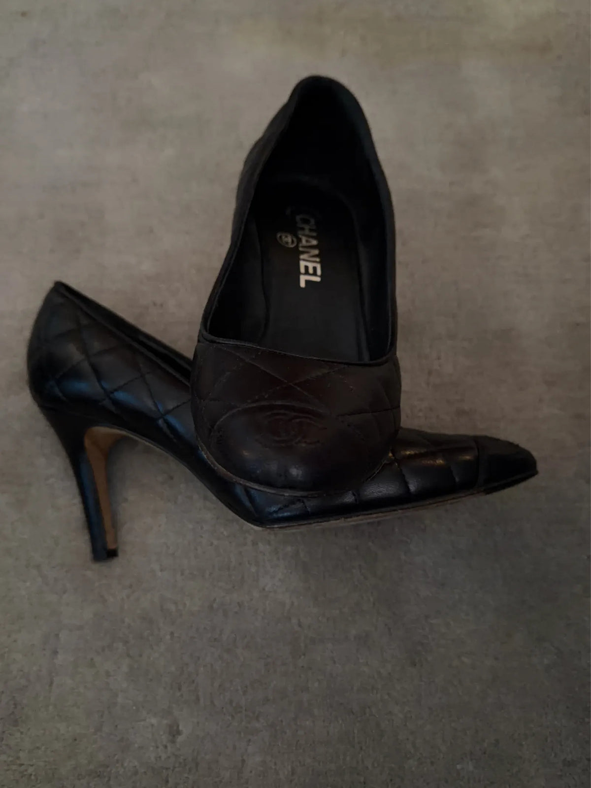 Chanel Quilted Cap Toe-klackar