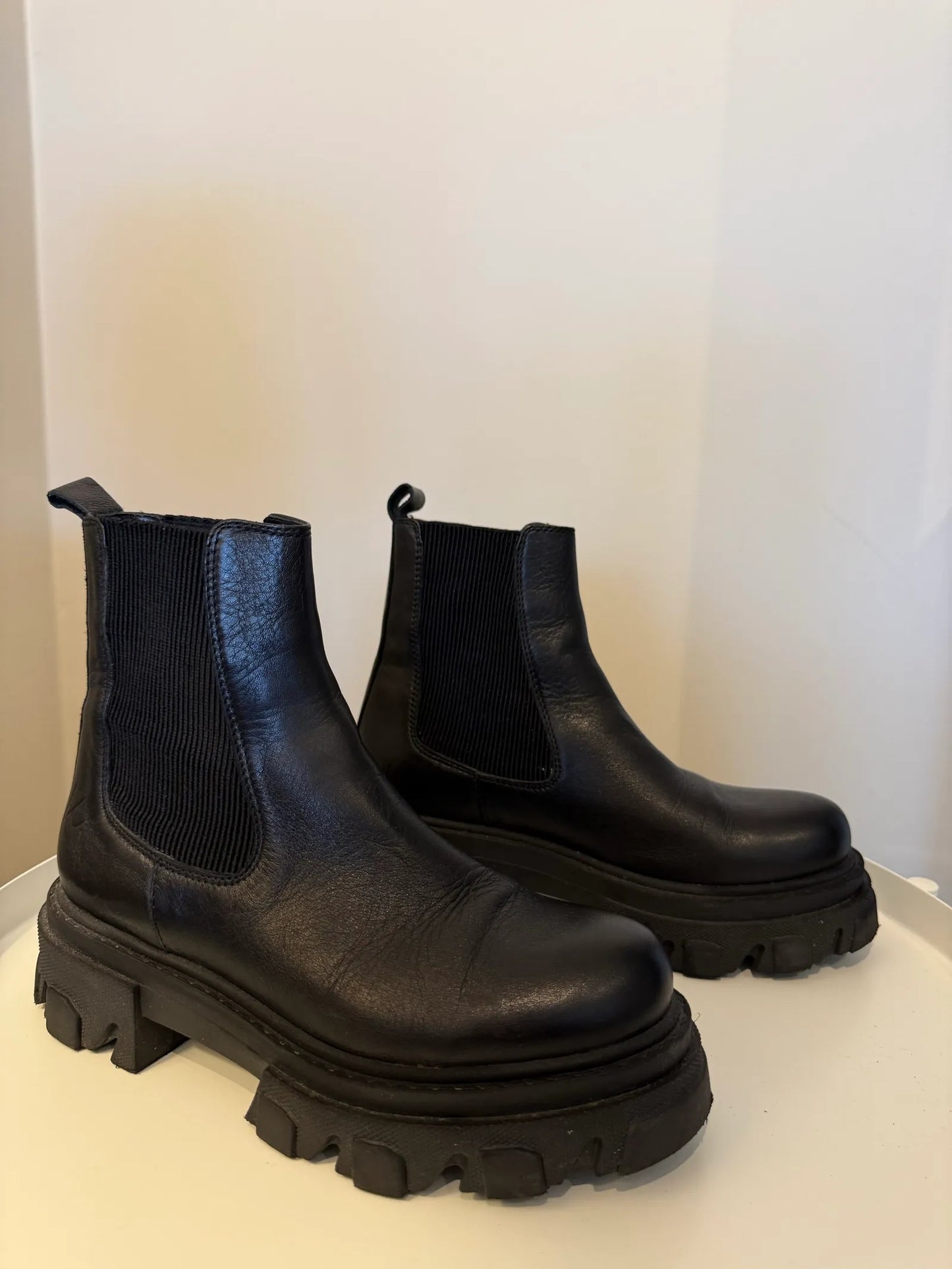 K.Cobler-skinnboots