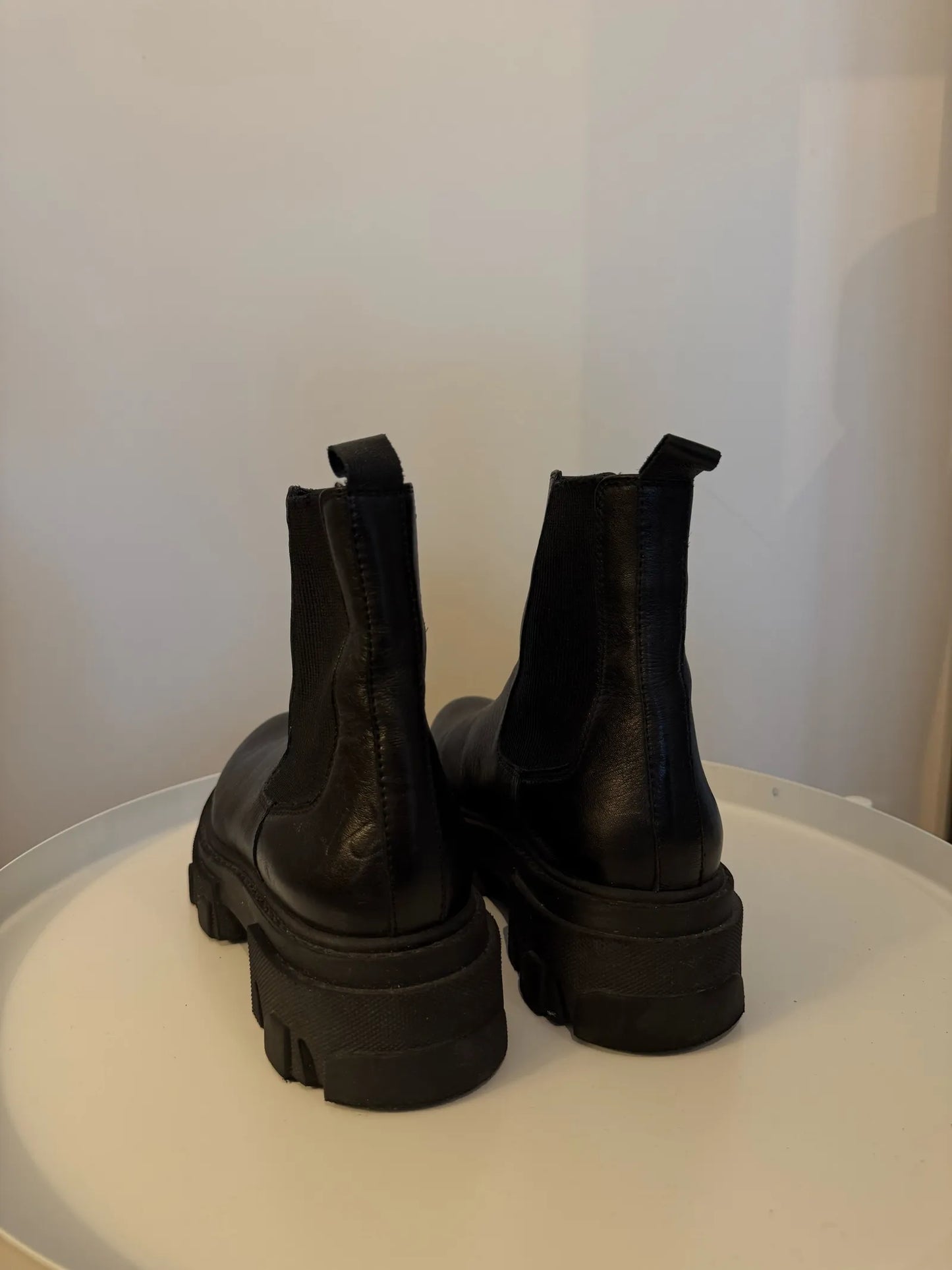 K.Cobler-skinnboots