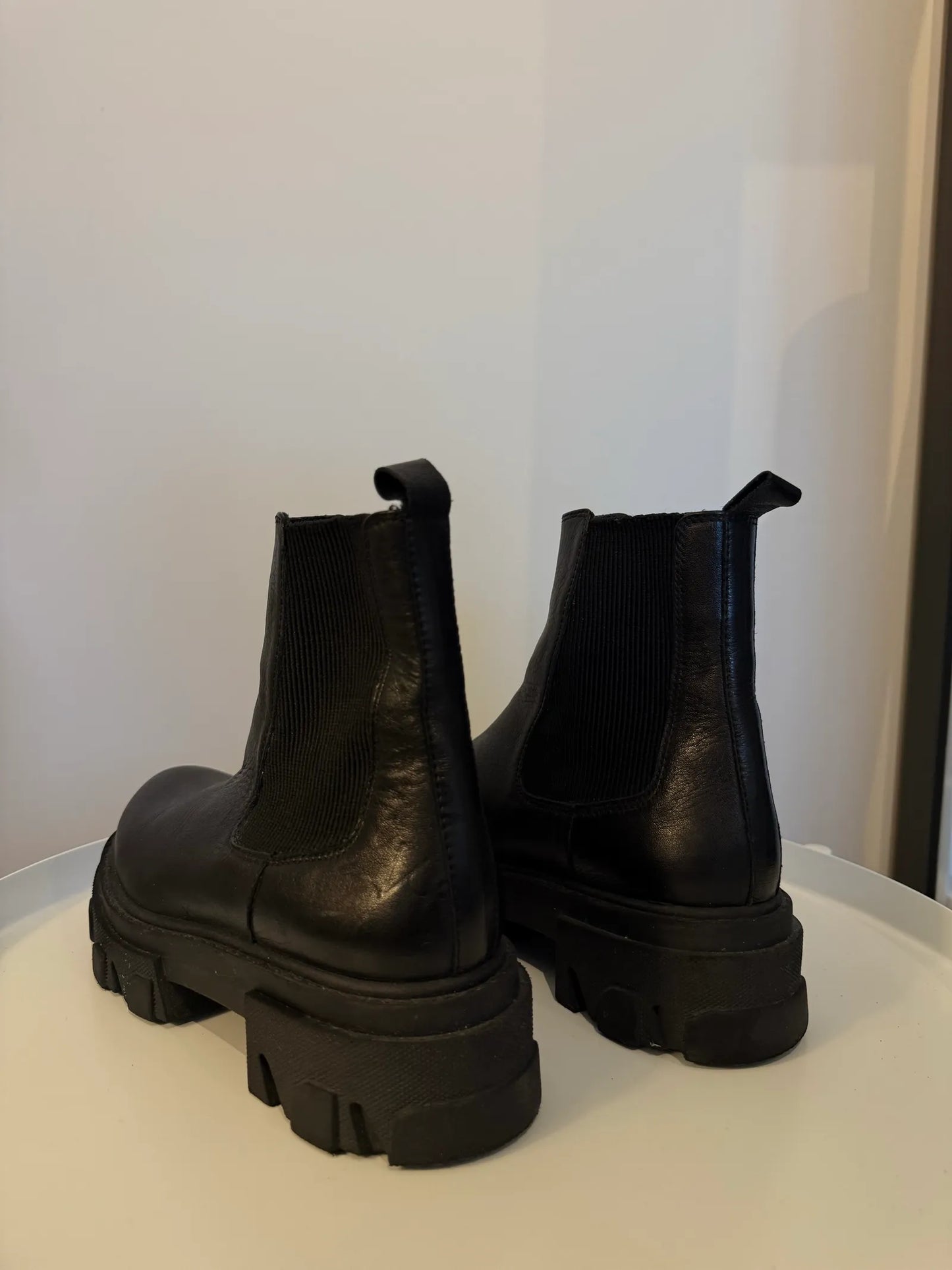 K.Cobler-skinnboots