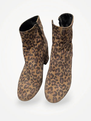 Apair-boots
