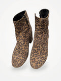 Apair-boots