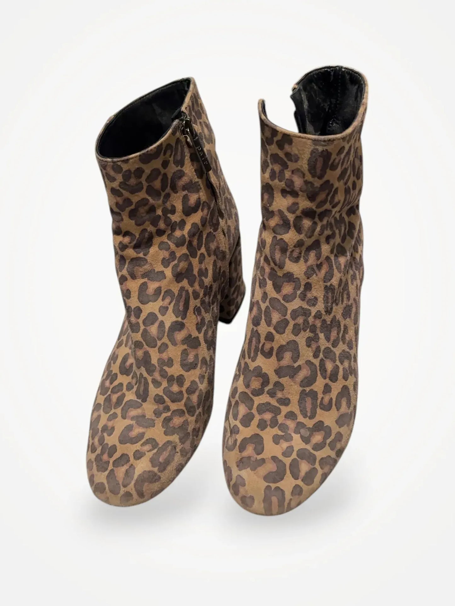 Apair-boots