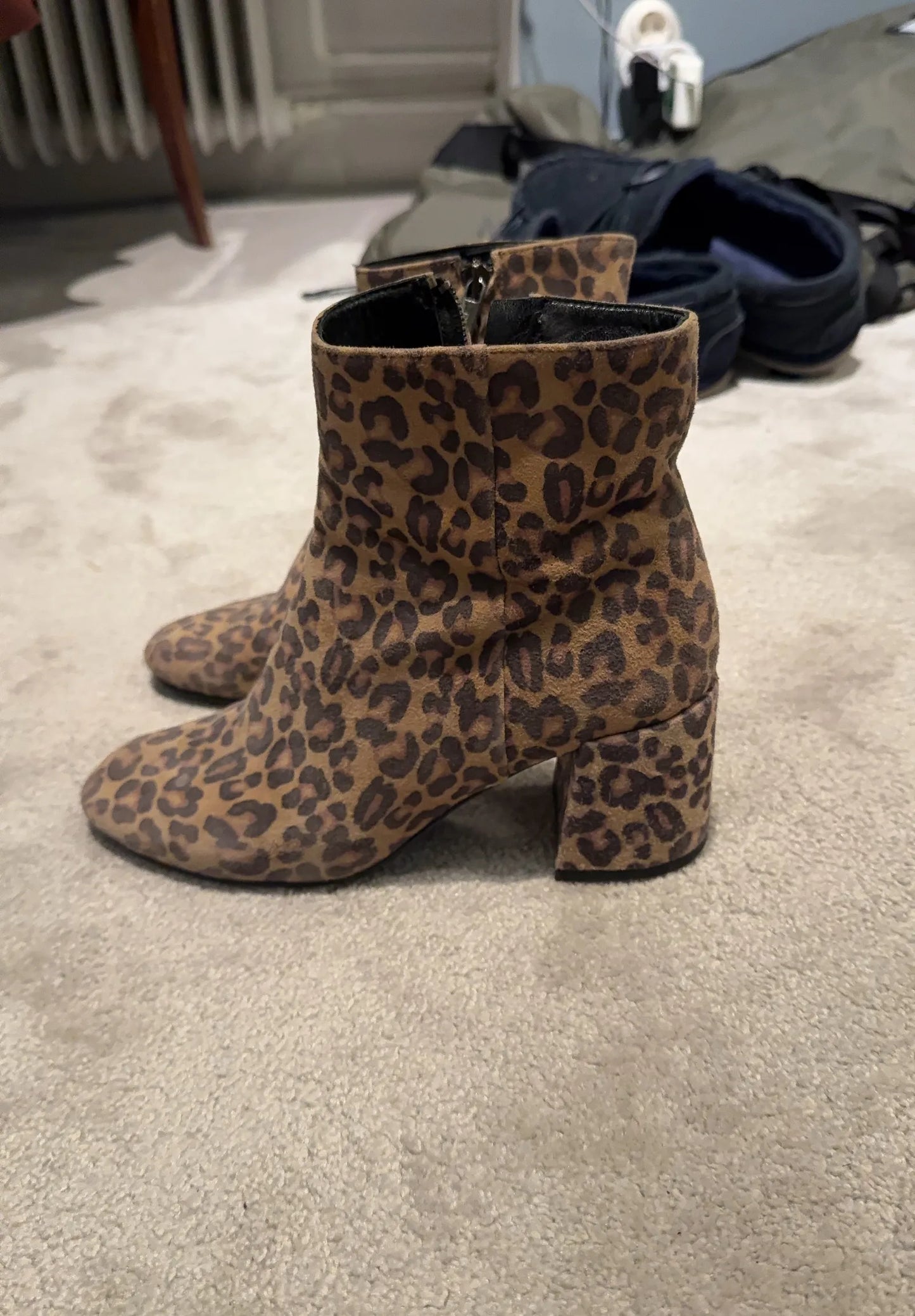 Apair-boots
