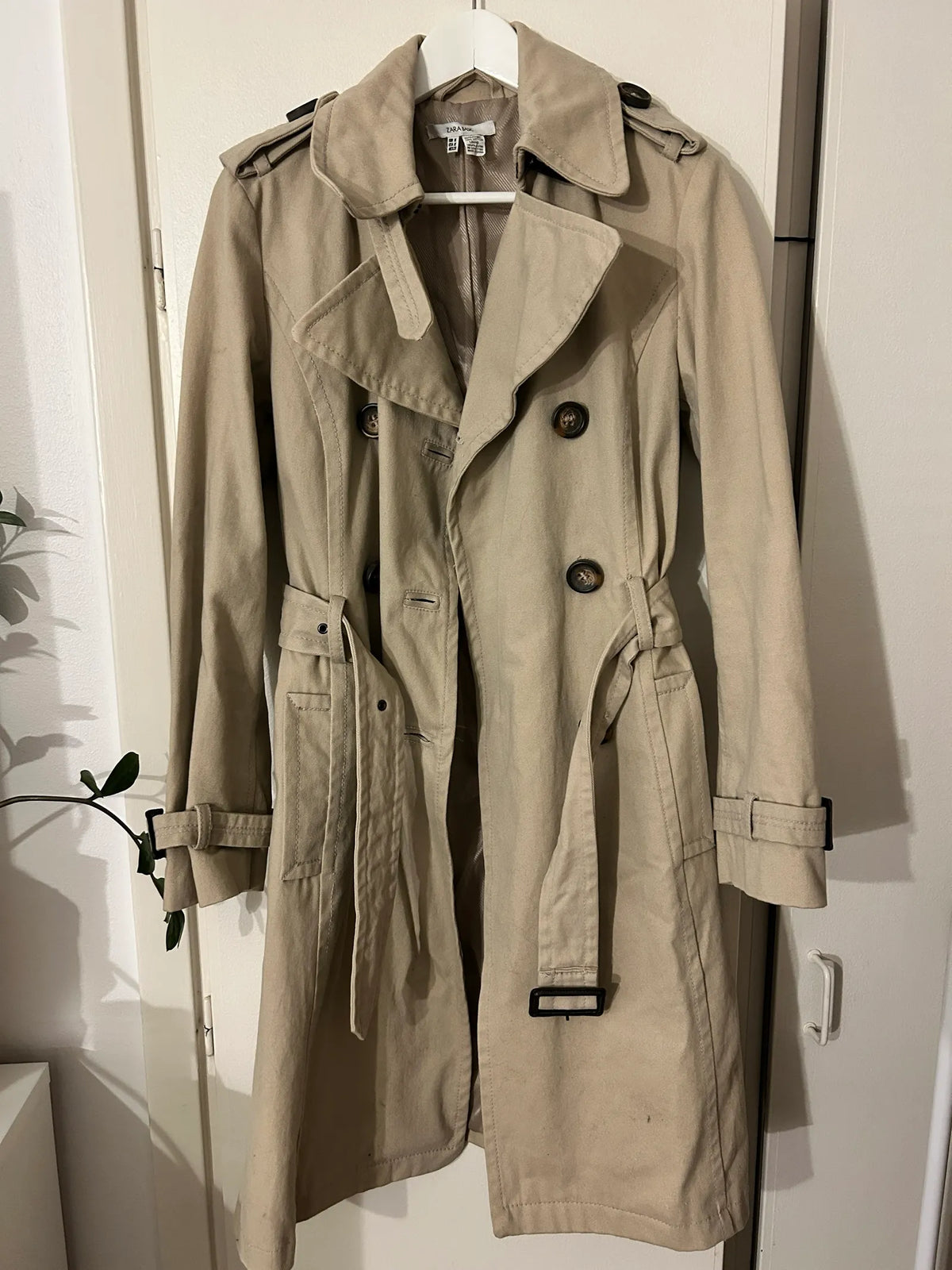 Zara-trenchcoat