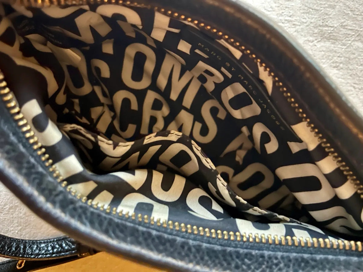 Marc Jacobs Classic Q Percy-skinnaxelremsväska
