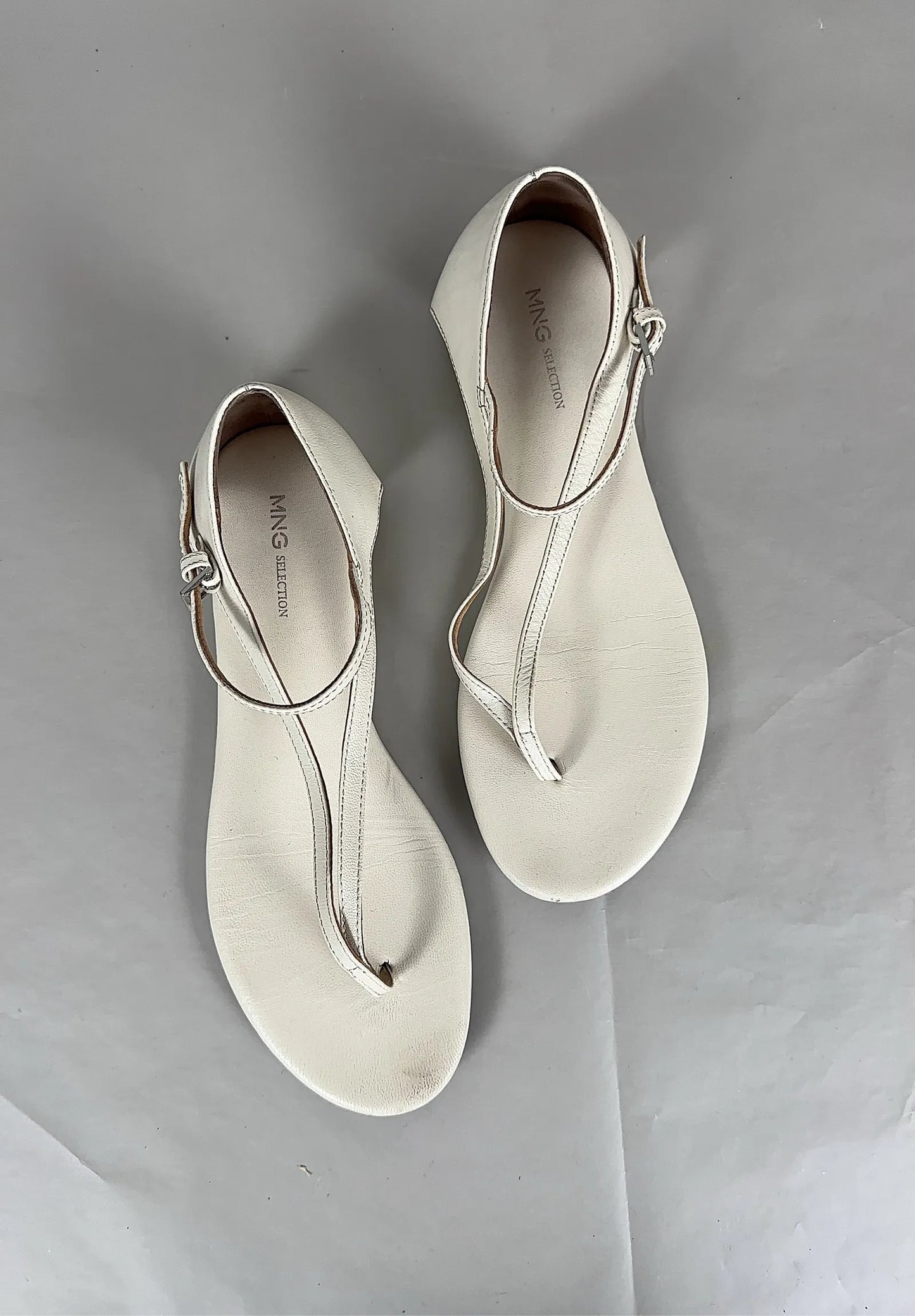 Mng-skinnsandaler NWOT