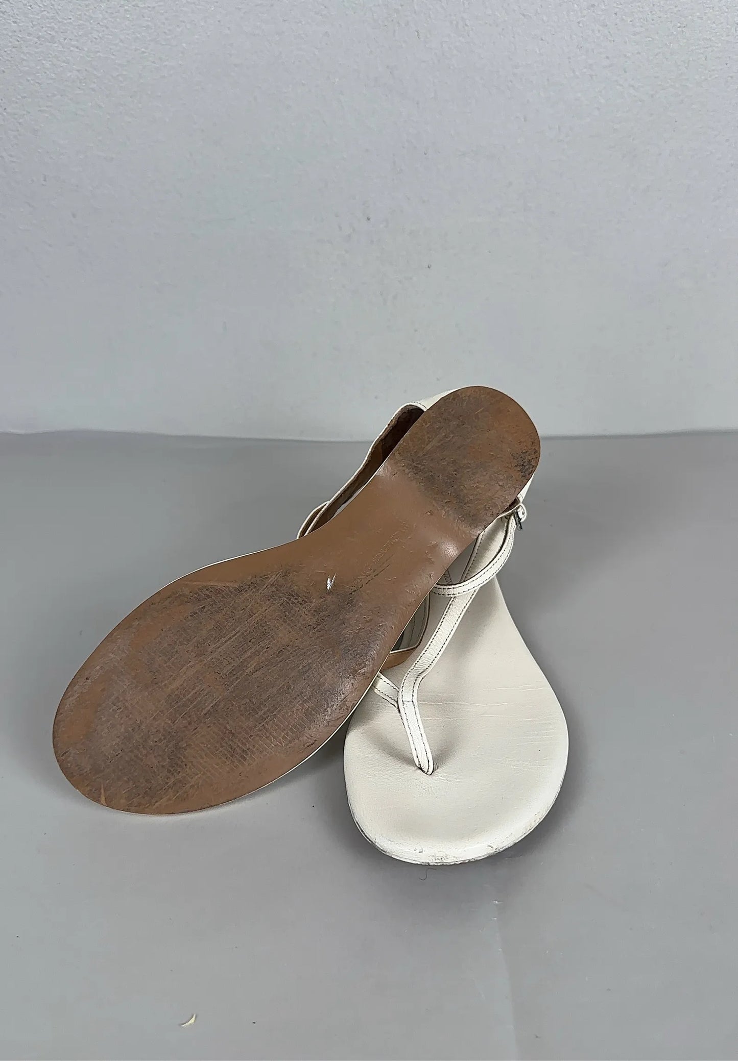 Mng-skinnsandaler NWOT