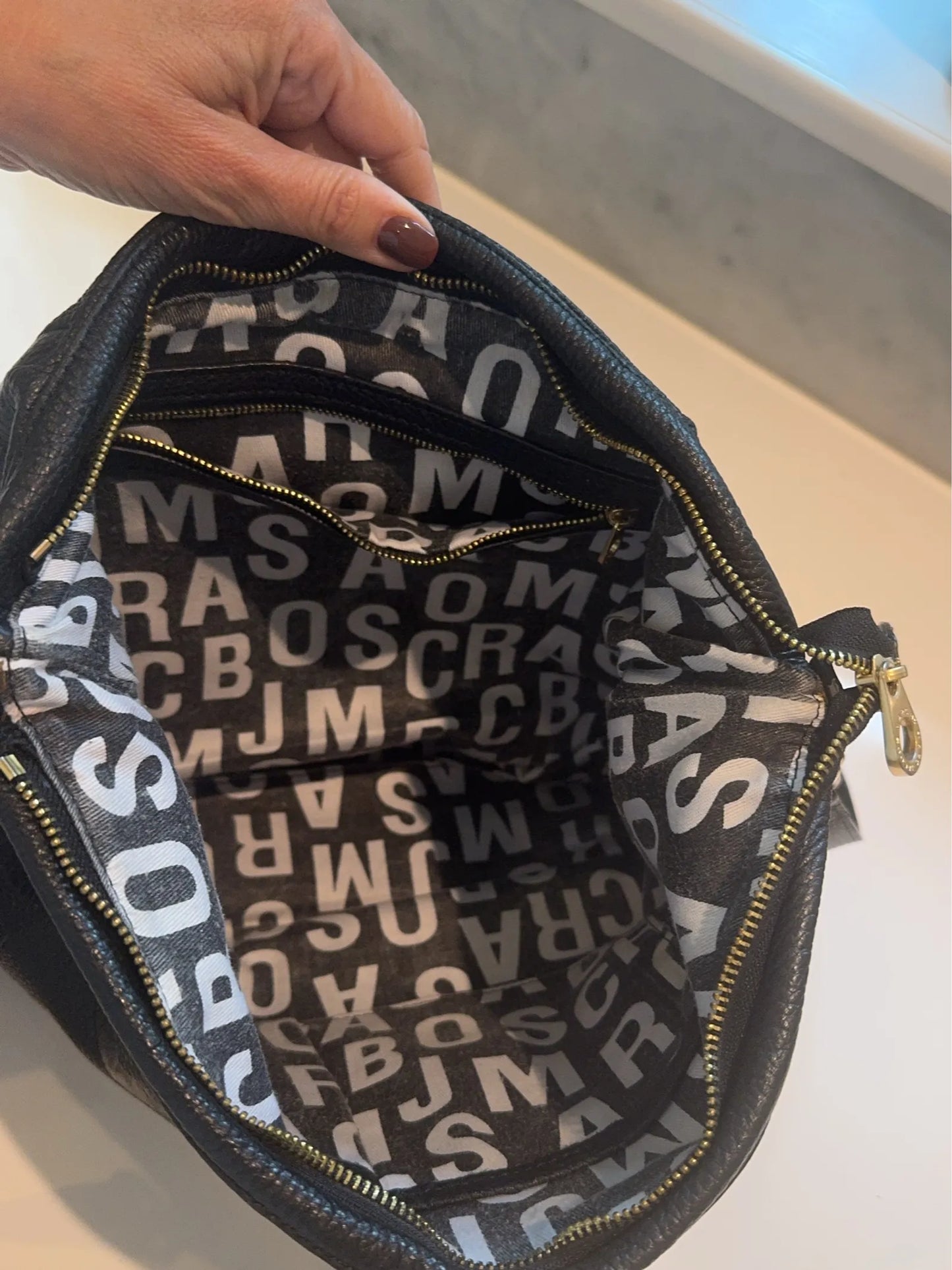 Marc Jacobs-skinnaxelremsväska