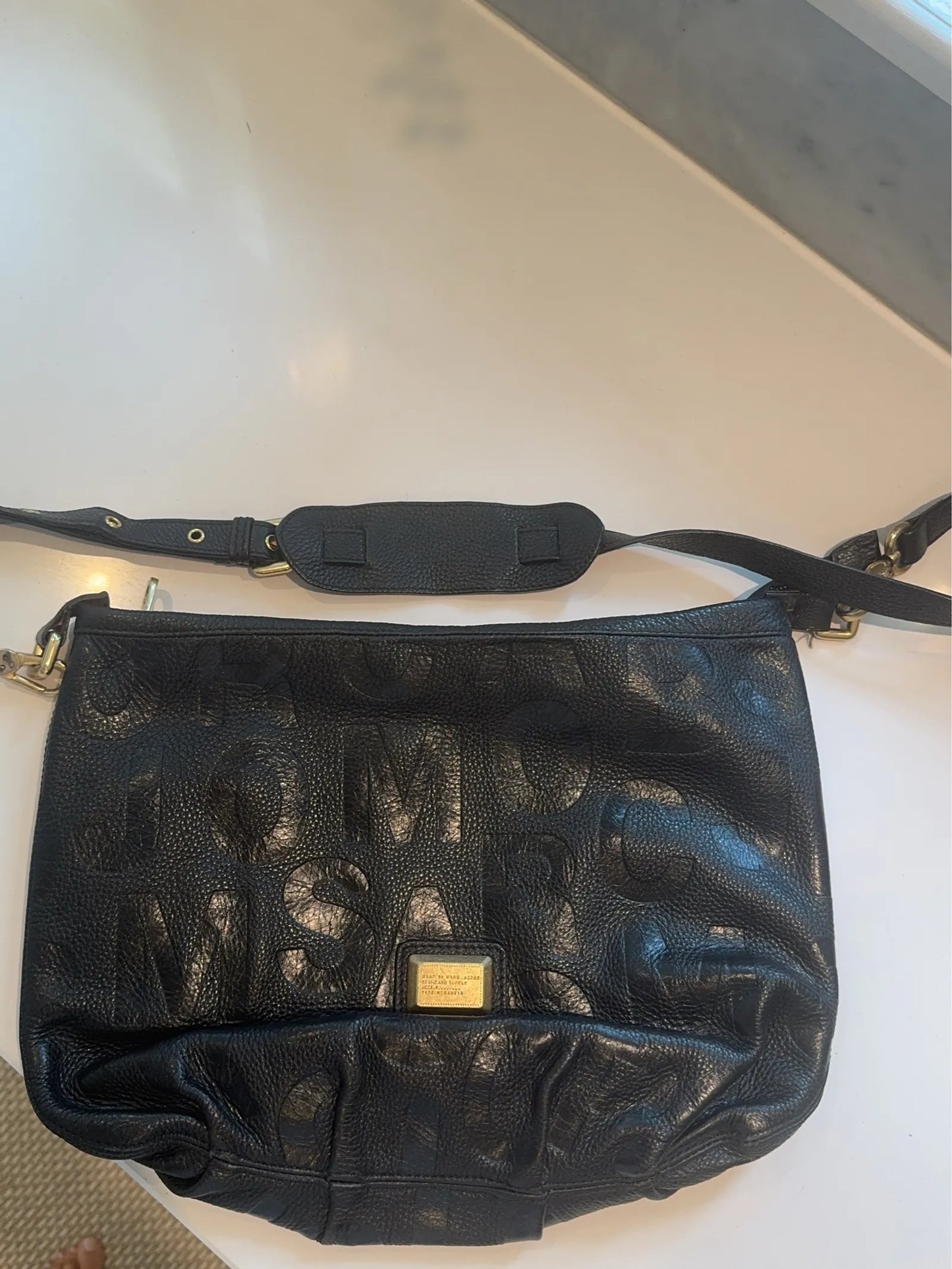 Marc Jacobs-skinnaxelremsväska