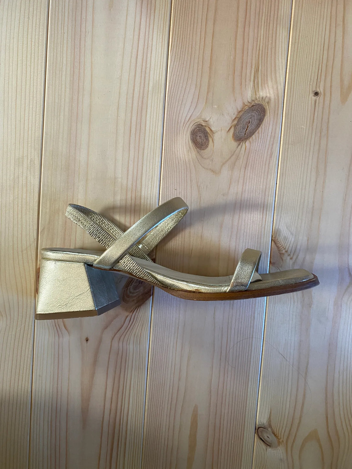 KMB Carrara-skinnsandaler