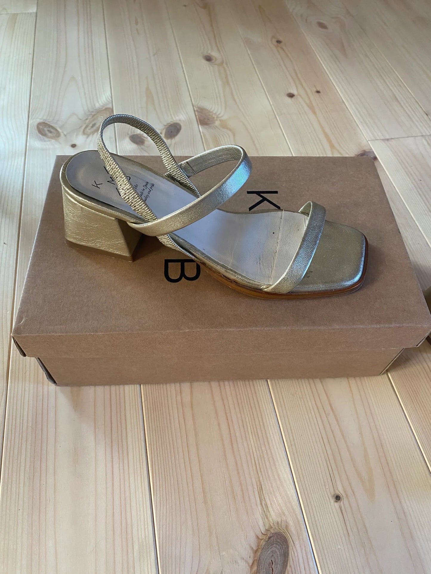 KMB Carrara-skinnsandaler