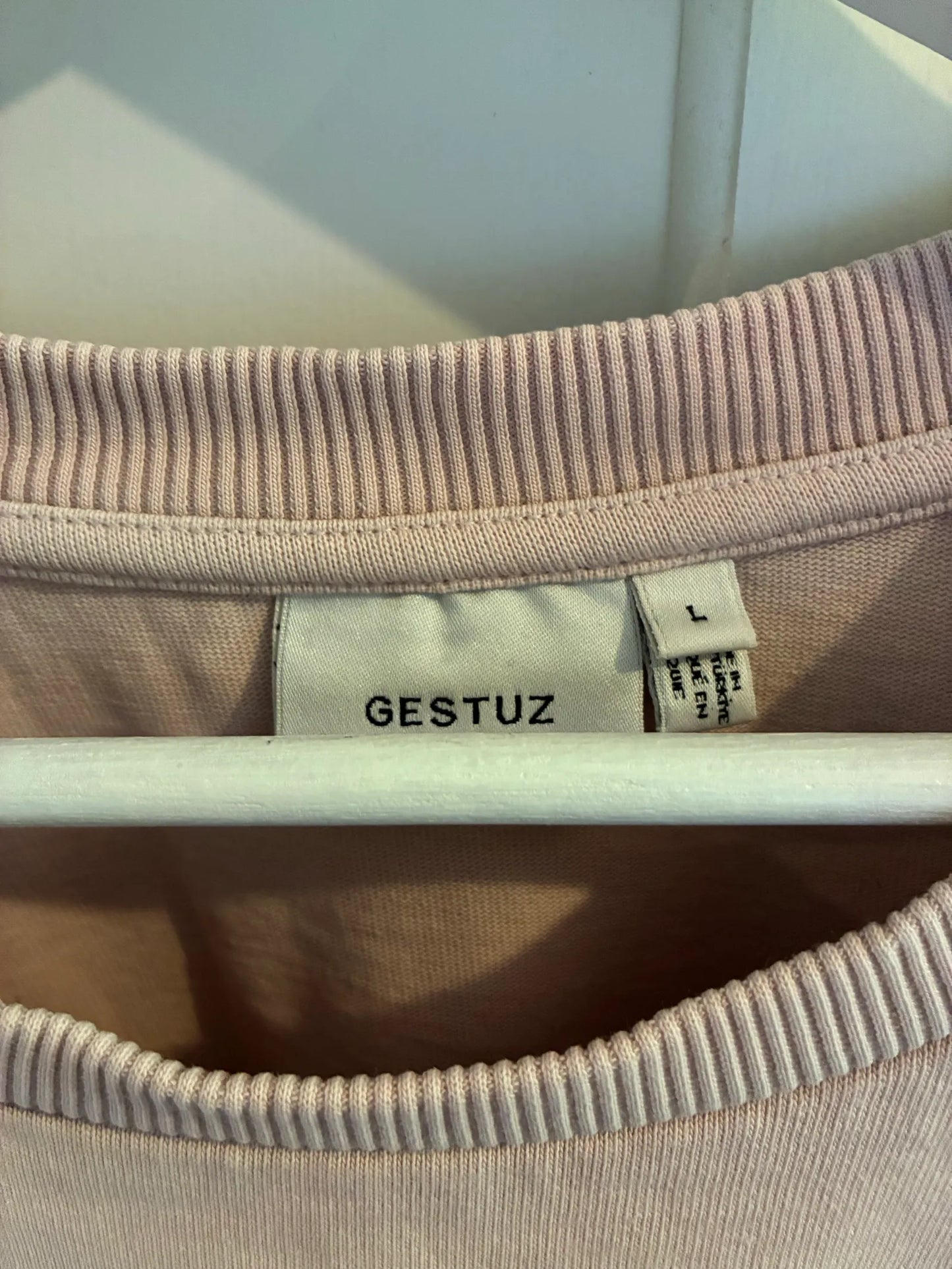 Gestuz-topp