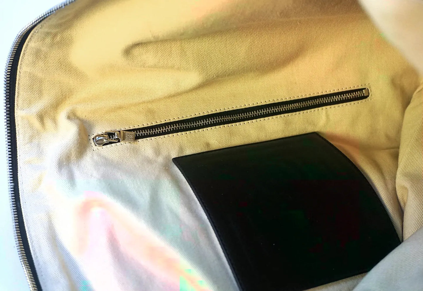 Toteme Leather-trimmed Canvas Sling-skinnaxelremsväska NWOT