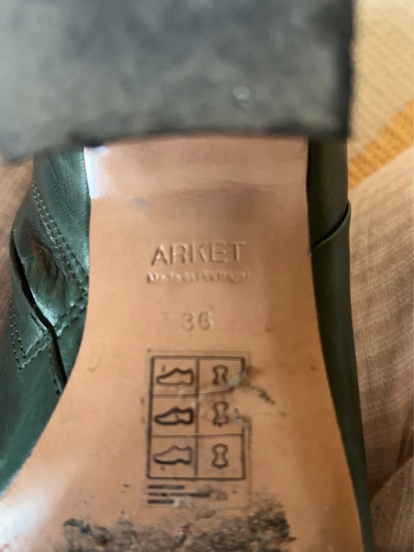 Arket-skinnboots