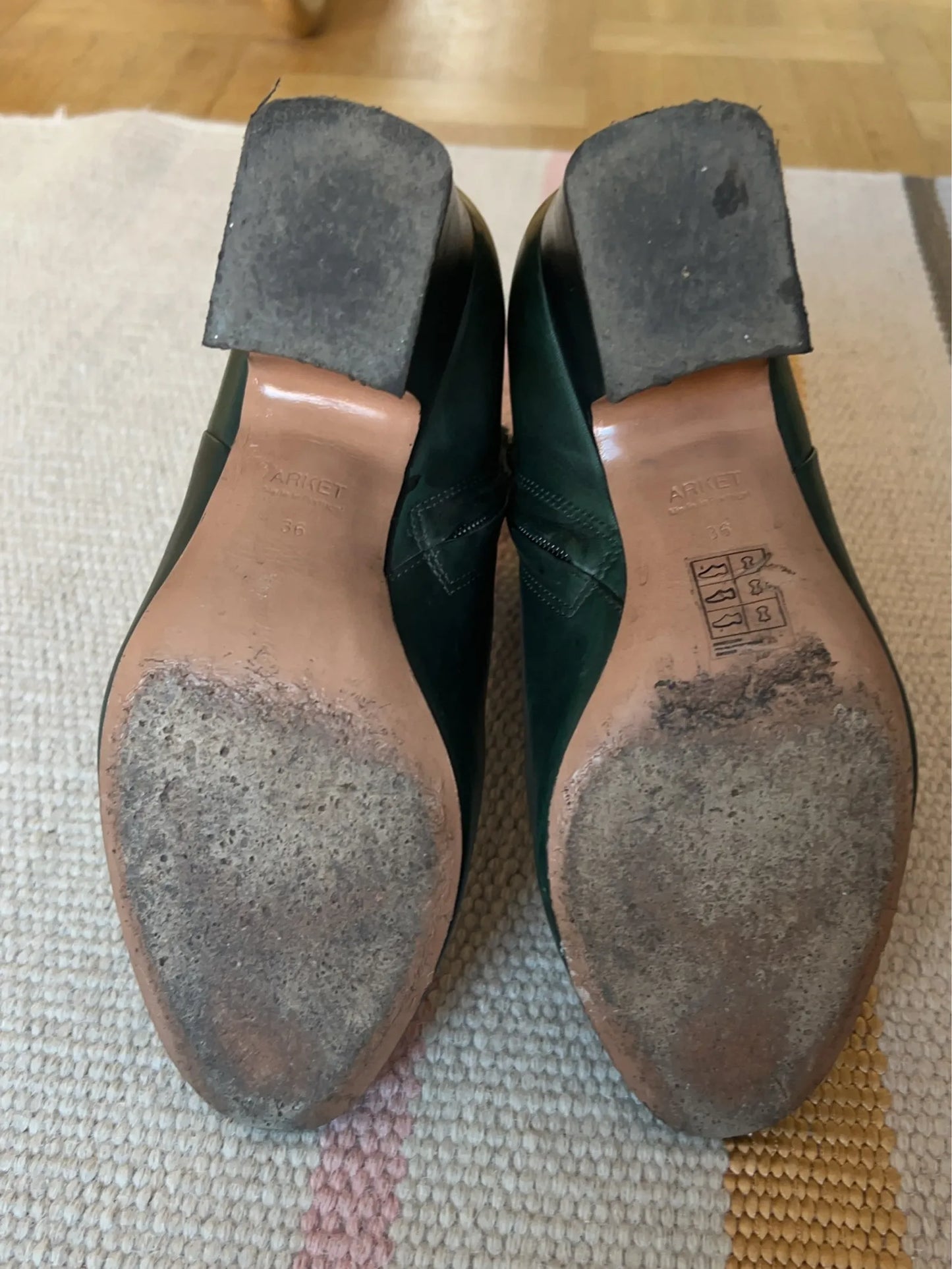Arket-skinnboots