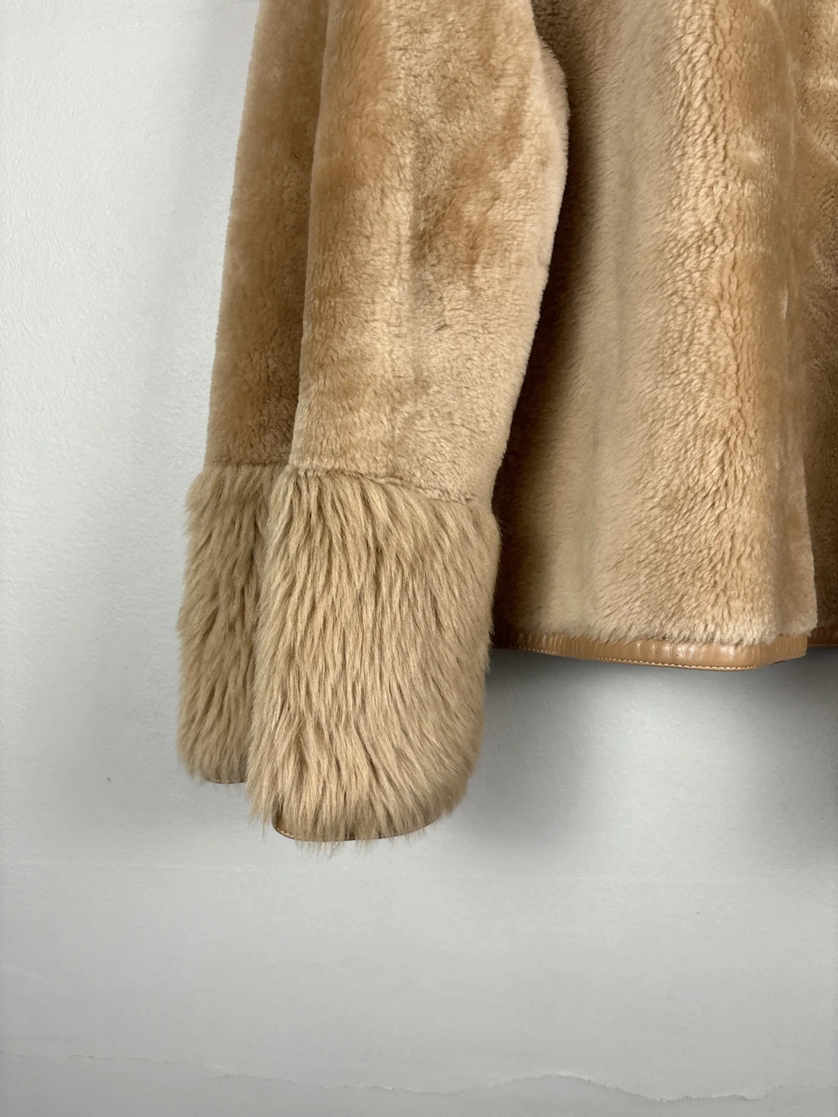 By Malene Birger Odellies-skinnpälsjacka