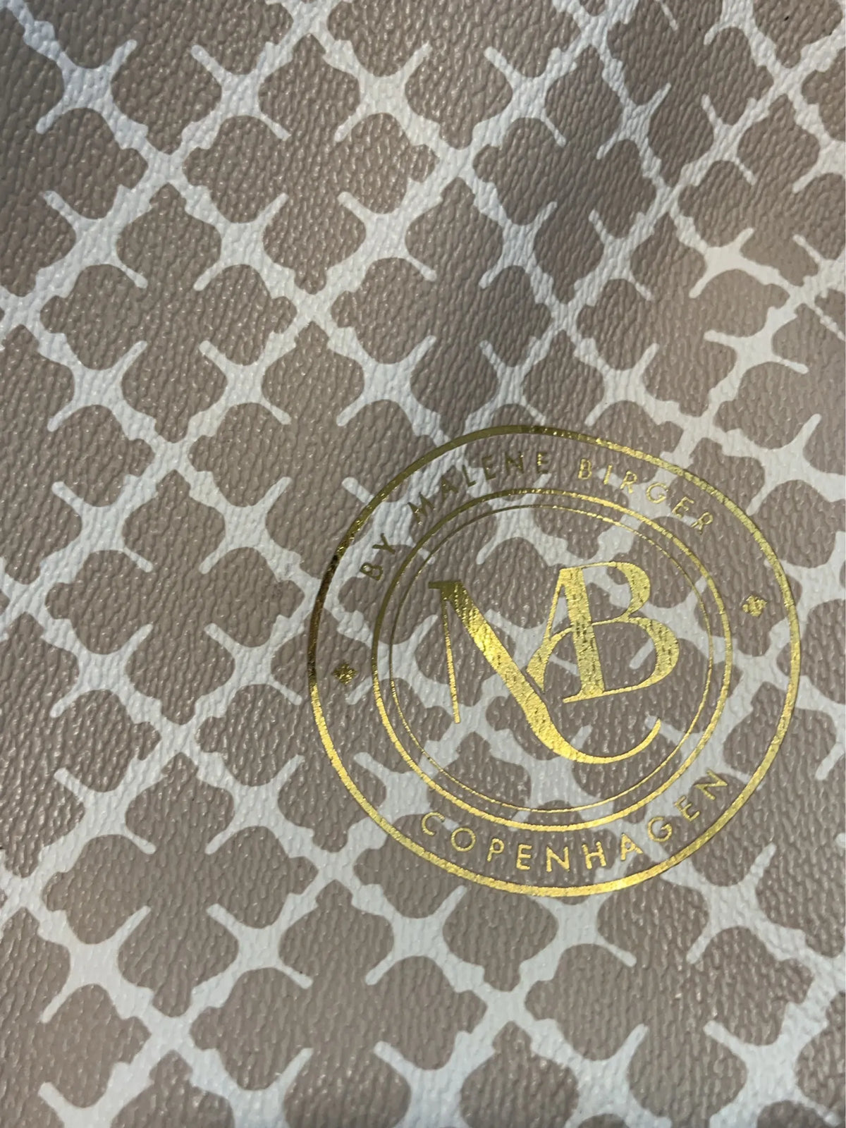 By Malene Birger-skinnaxelremsväska NWOT