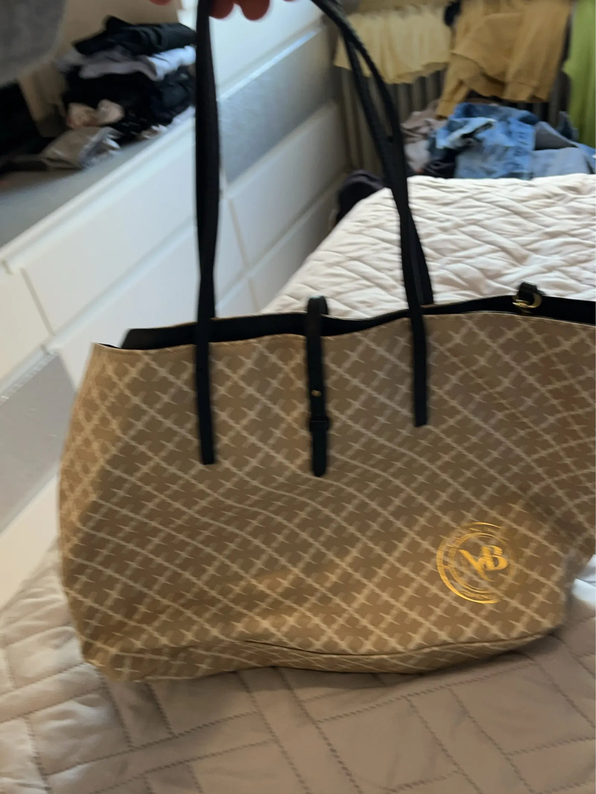By Malene Birger-skinnaxelremsväska NWOT