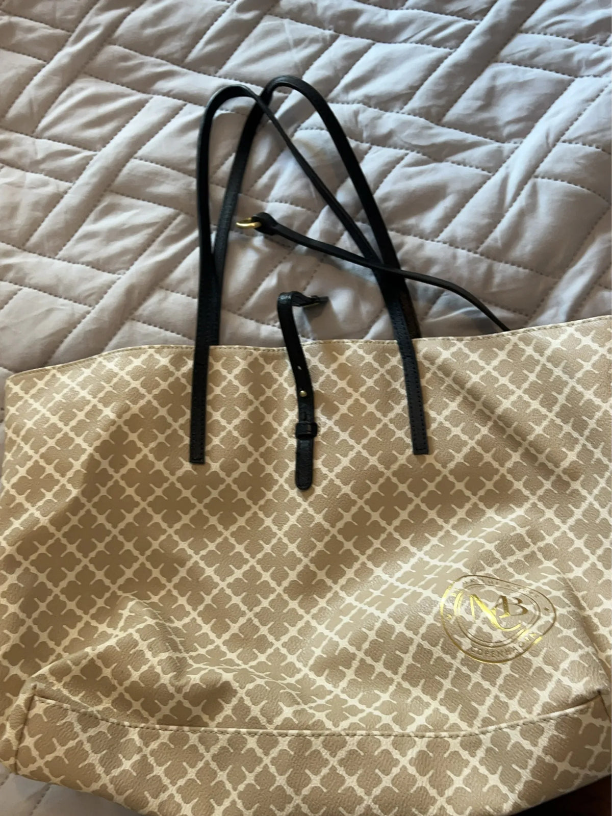 By Malene Birger-skinnaxelremsväska NWOT