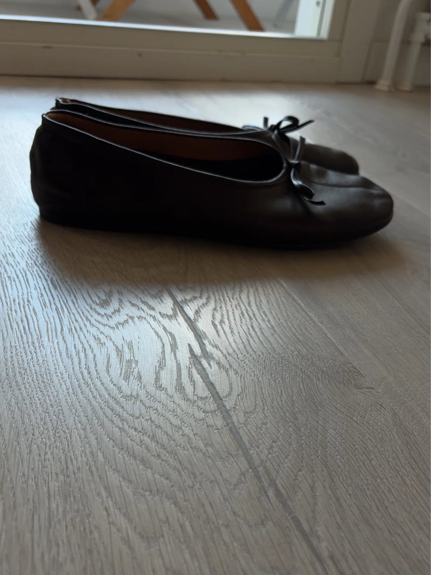 Flattered Blaise Leather Chocolate-skinnballerinaskor