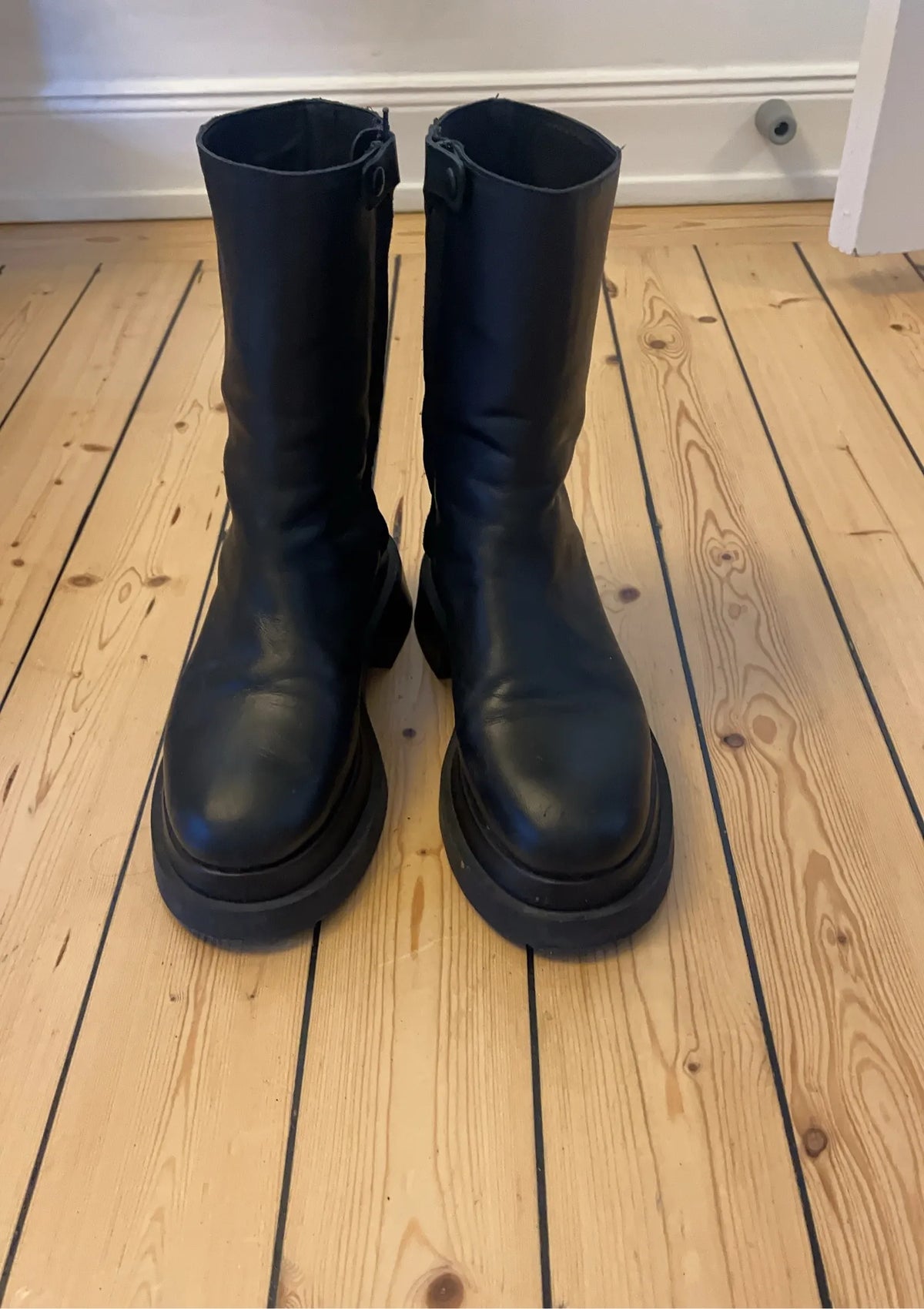 Cos Boots