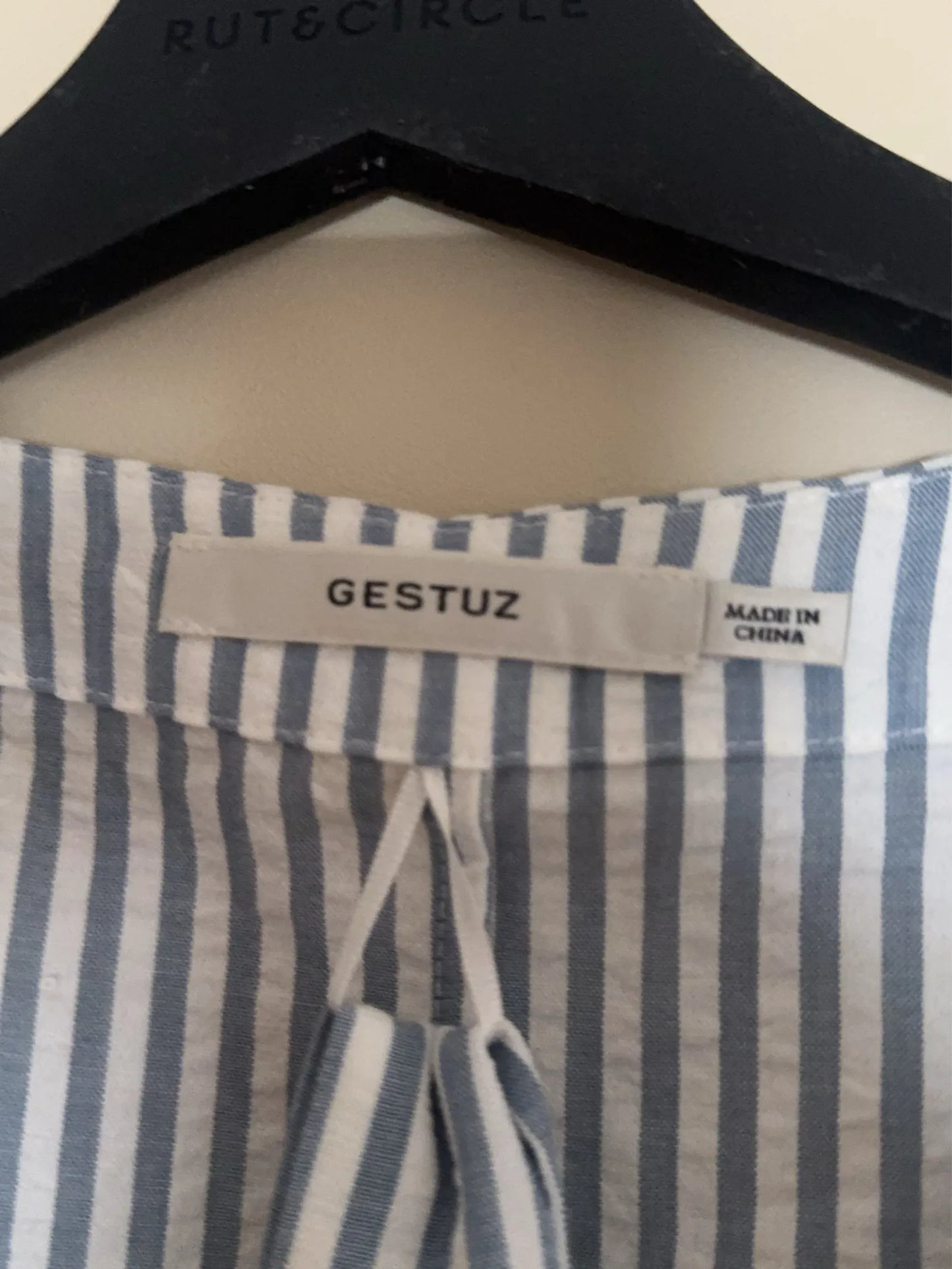 Gestuz-klänning