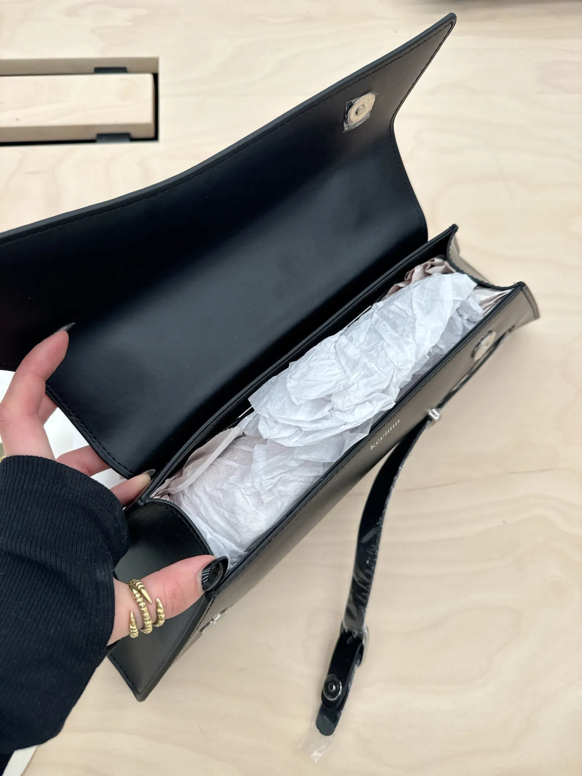 Keyimu Sleek Baguette-skinnaxelremsväska NWT