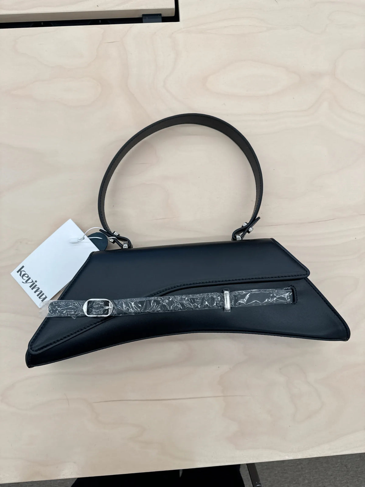Keyimu Sleek Baguette-skinnaxelremsväska NWT