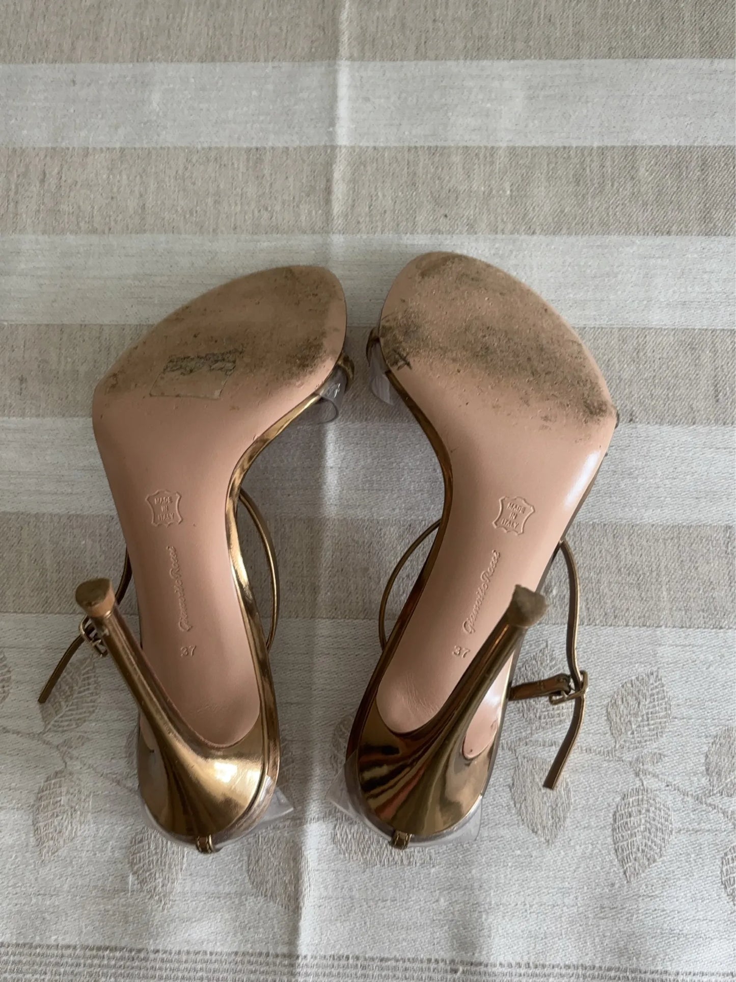 Gianvito Rossi Plexi Metallic In Gold Heels