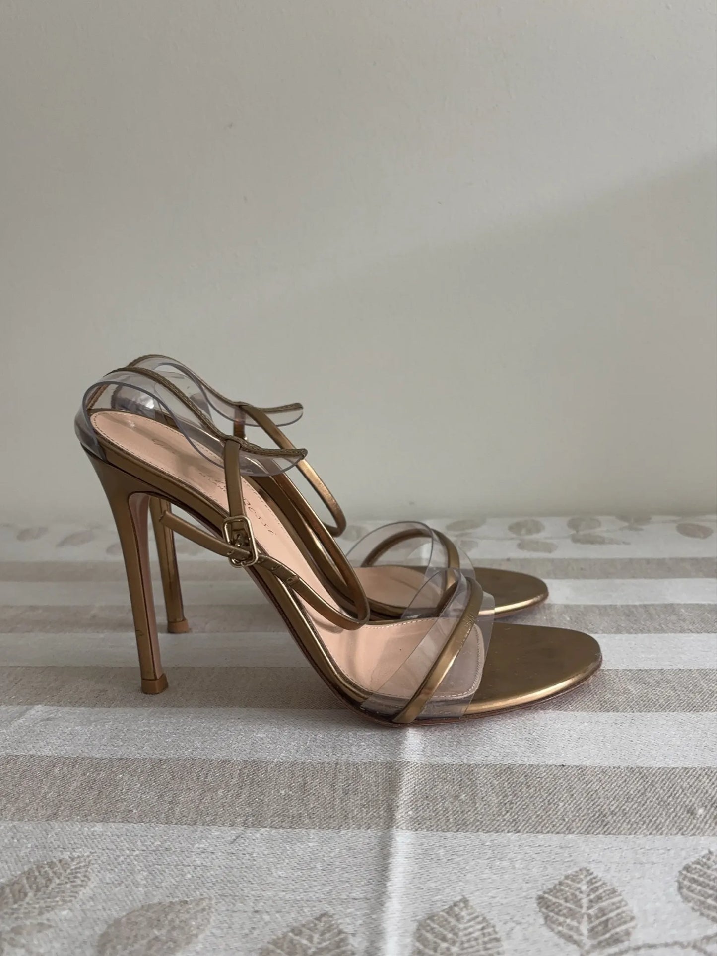 Gianvito Rossi Plexi Metallic In Gold Heels
