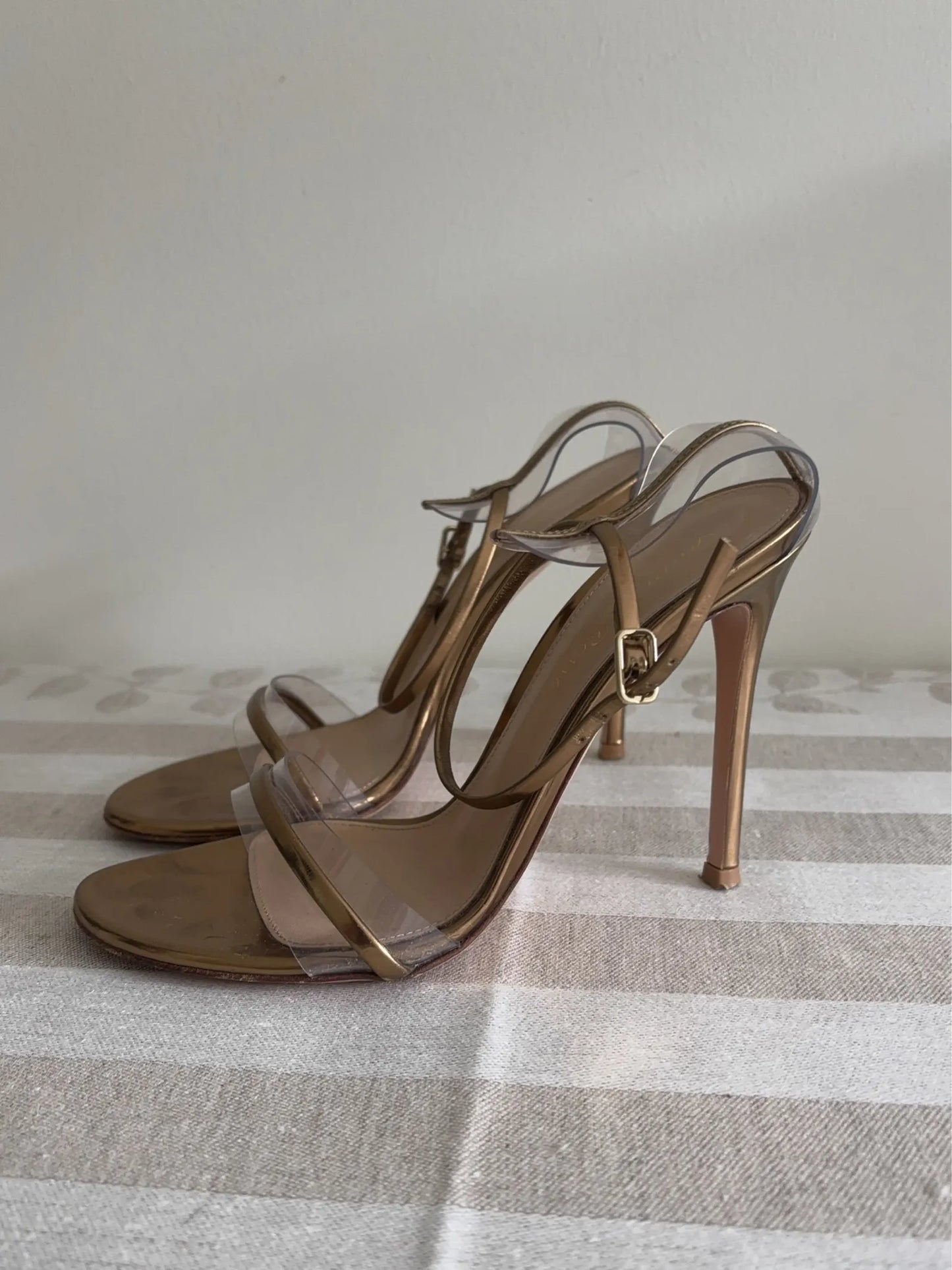 Gianvito Rossi Plexi Metallic In Gold Heels