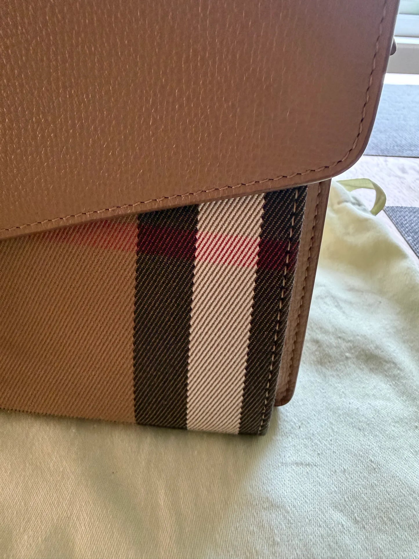Burberry Macken Leather And House Check Canvas Baby Shoulder Shoulder bag