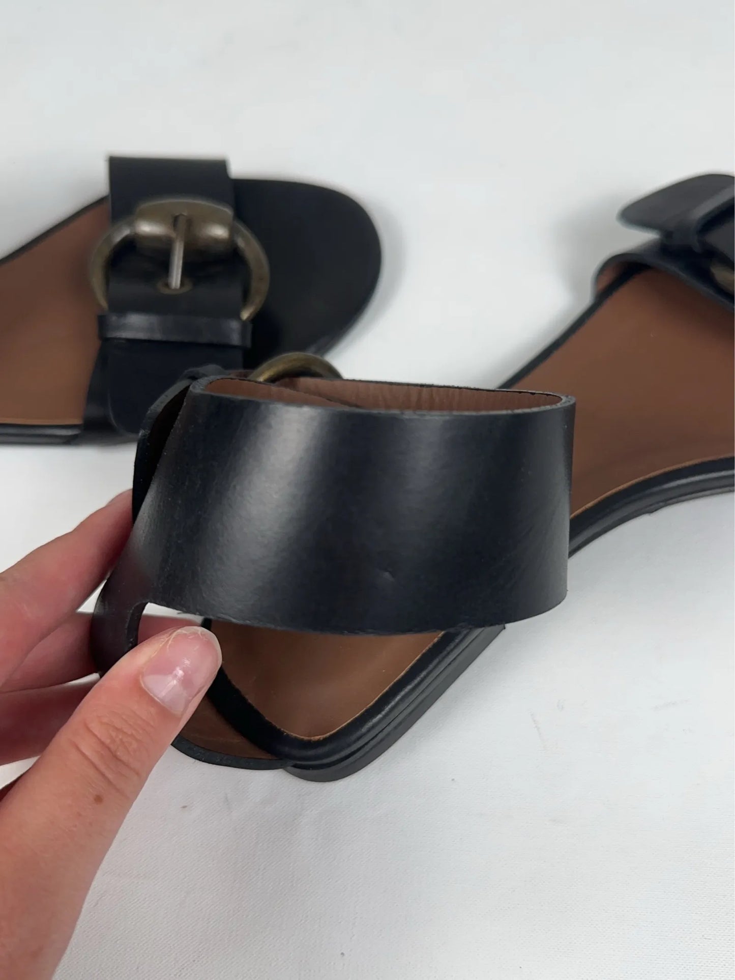 Filippa K Buckle Flat-skinnsandaler