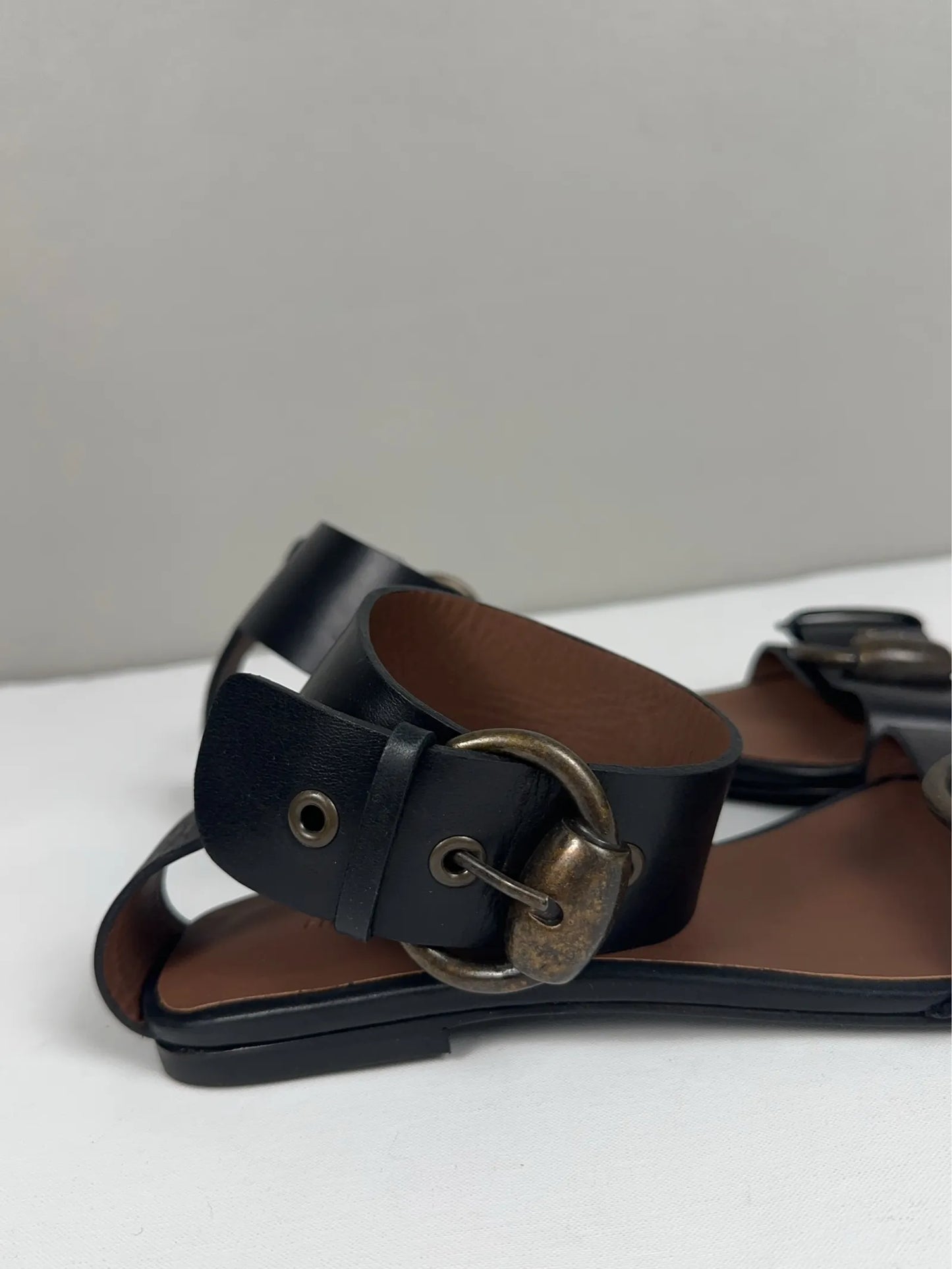 Filippa K Buckle Flat-skinnsandaler