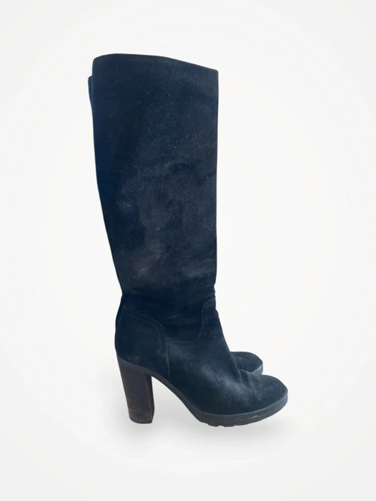 Apair-boots