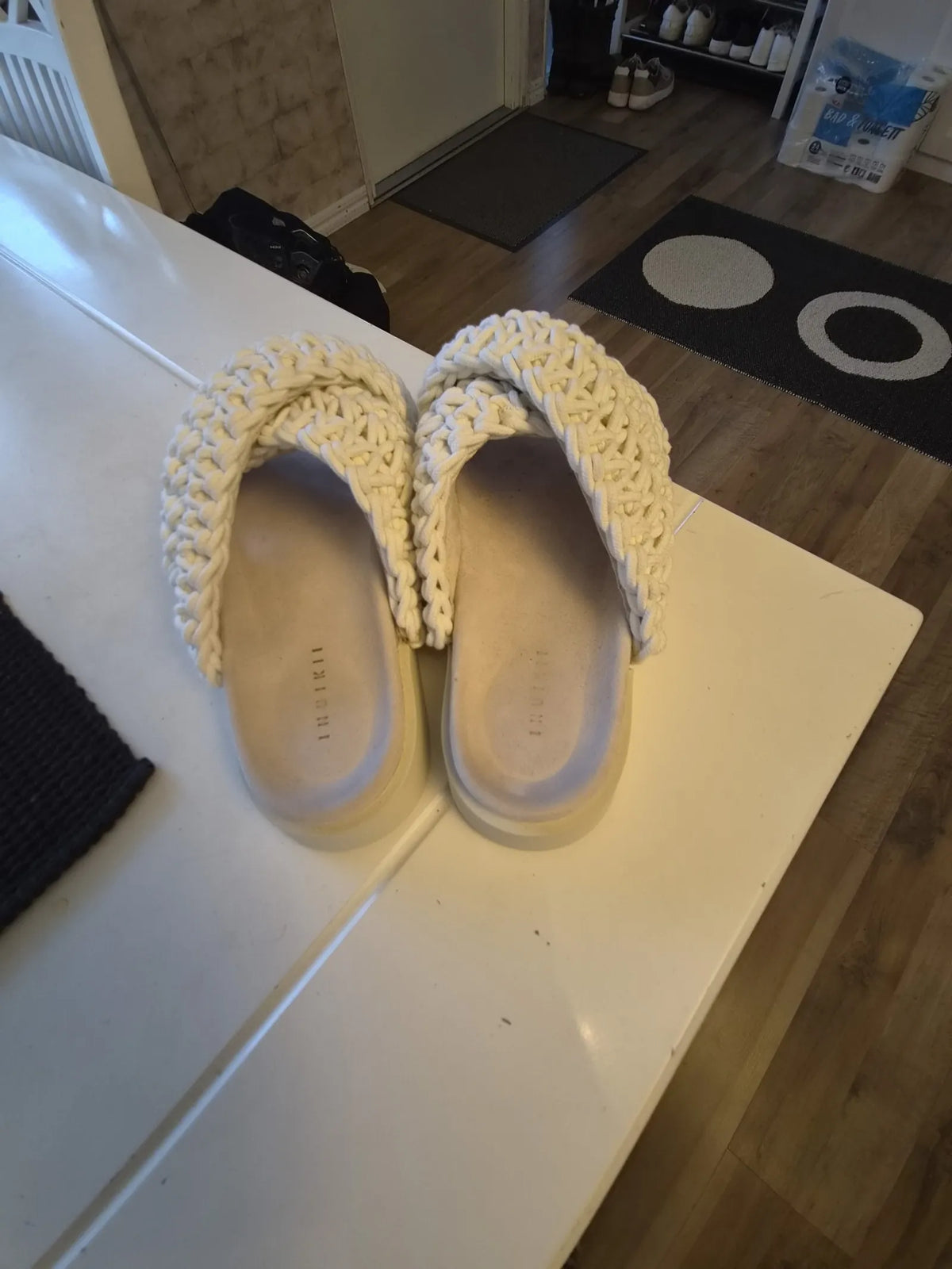 Inuikii-sandaler NWOT