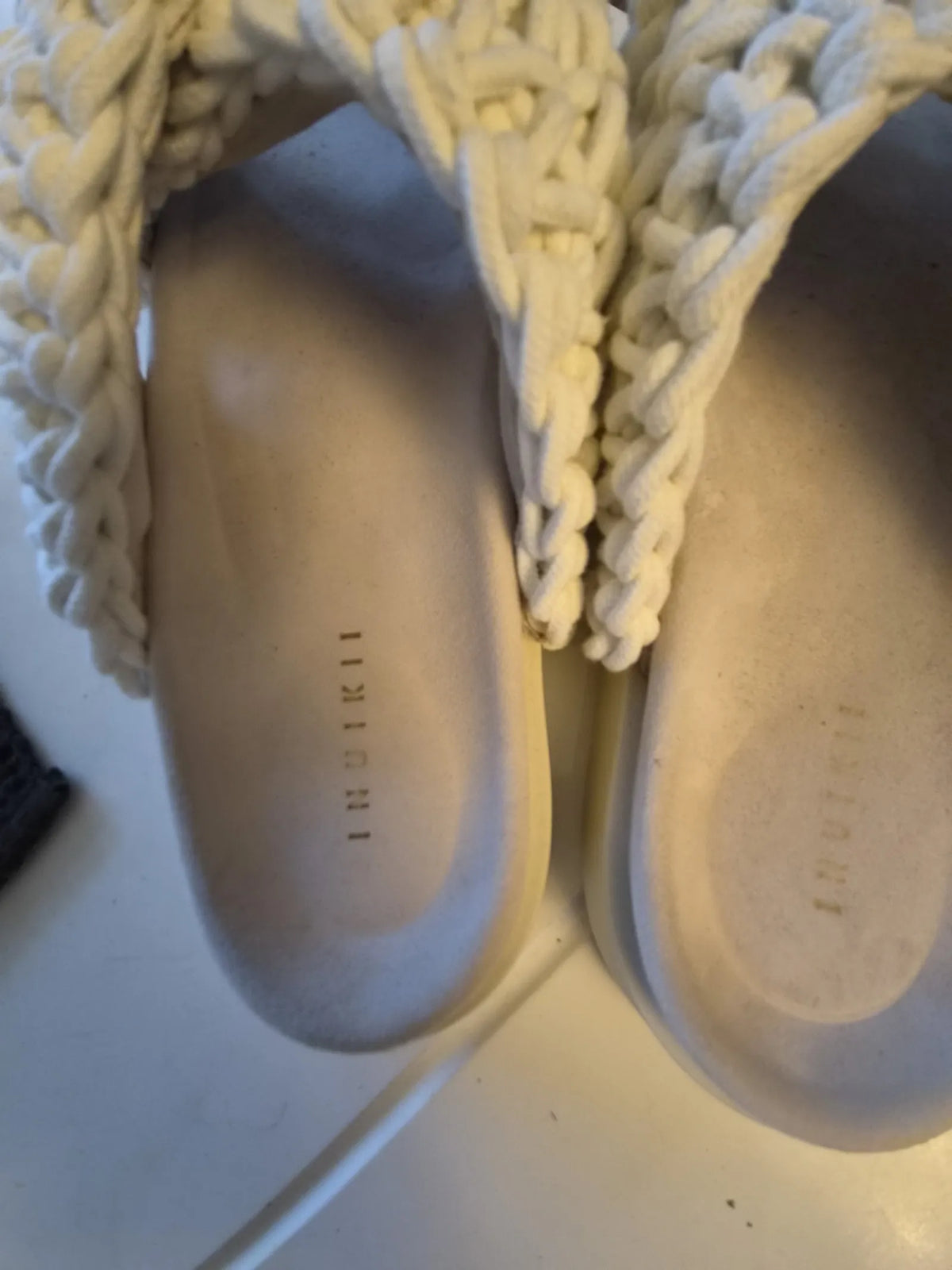 Inuikii-sandaler NWOT