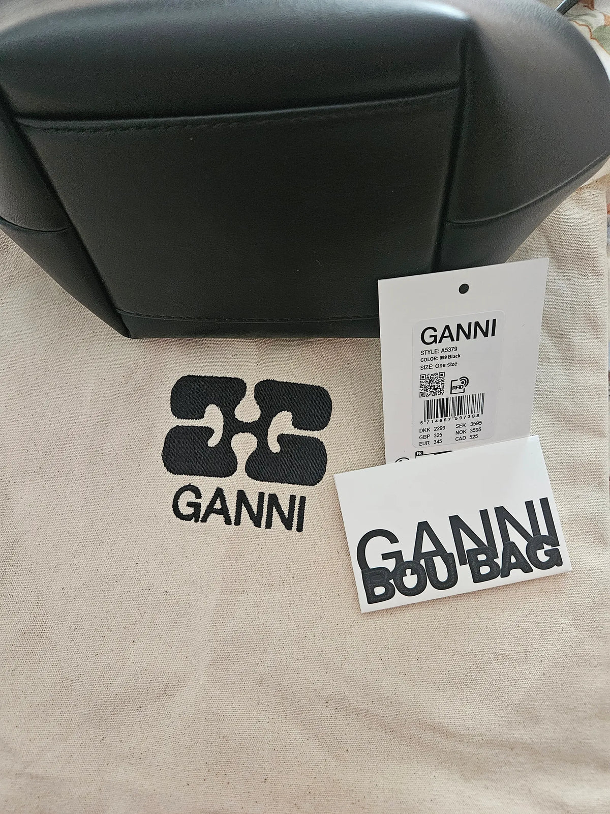 Ganni Bou-skinnaxelremsväska NWT