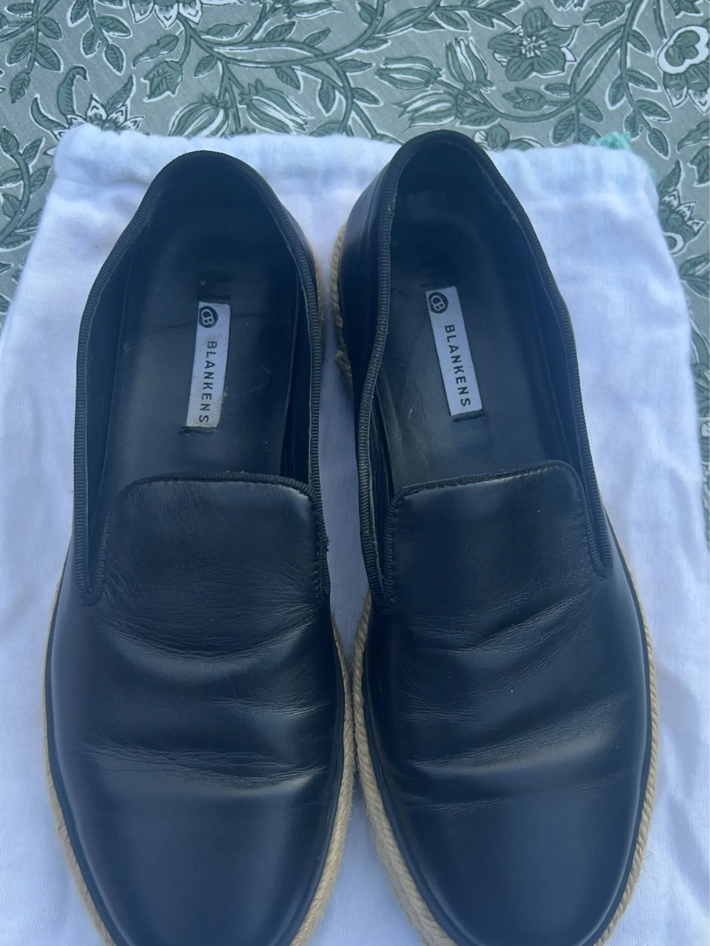 Blankens The Capri Black-skinnskor