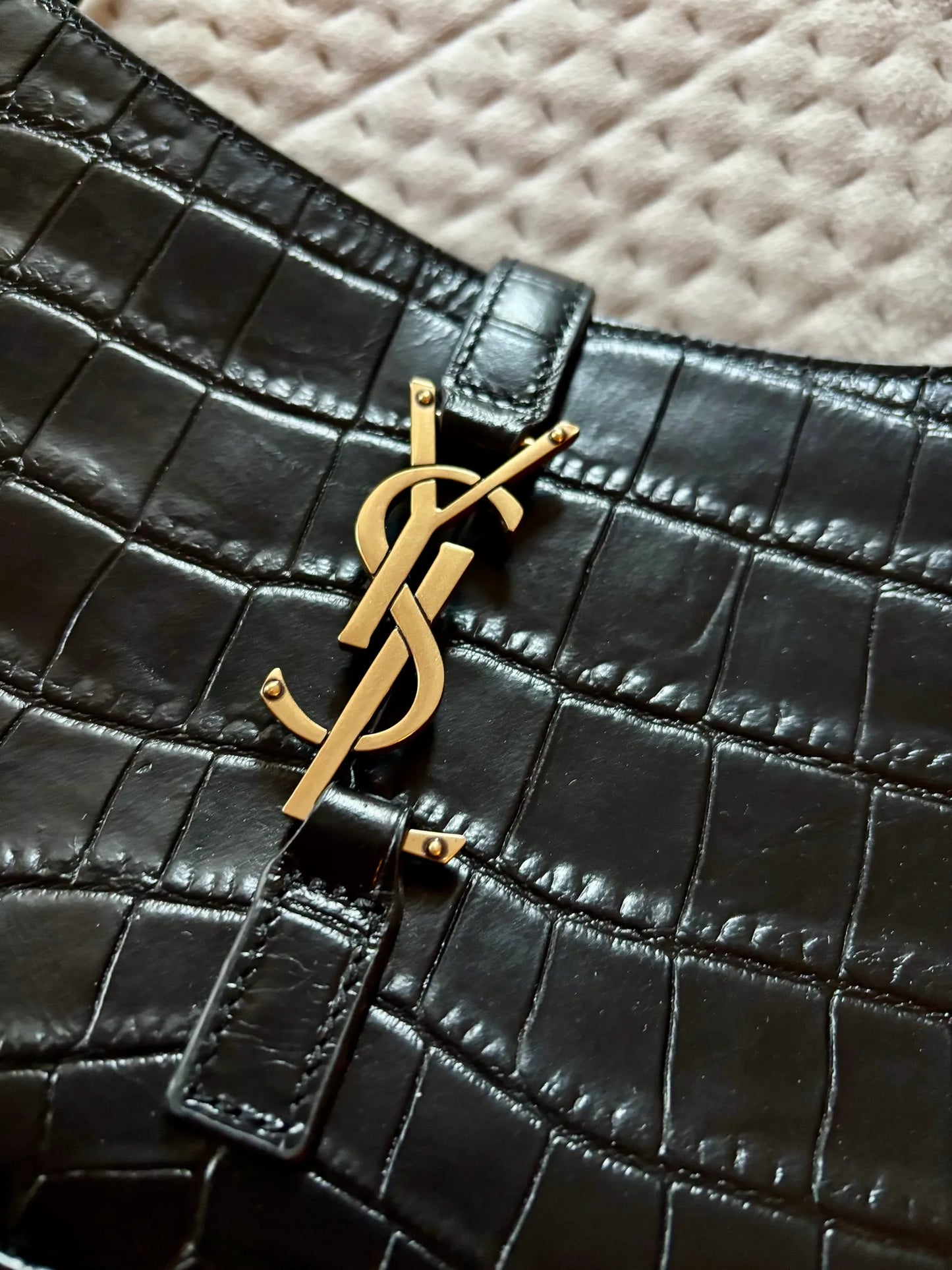 Yves Saint Laurent Le 5 À 7 In Crocodile-embossed Shiny Leather Handbag