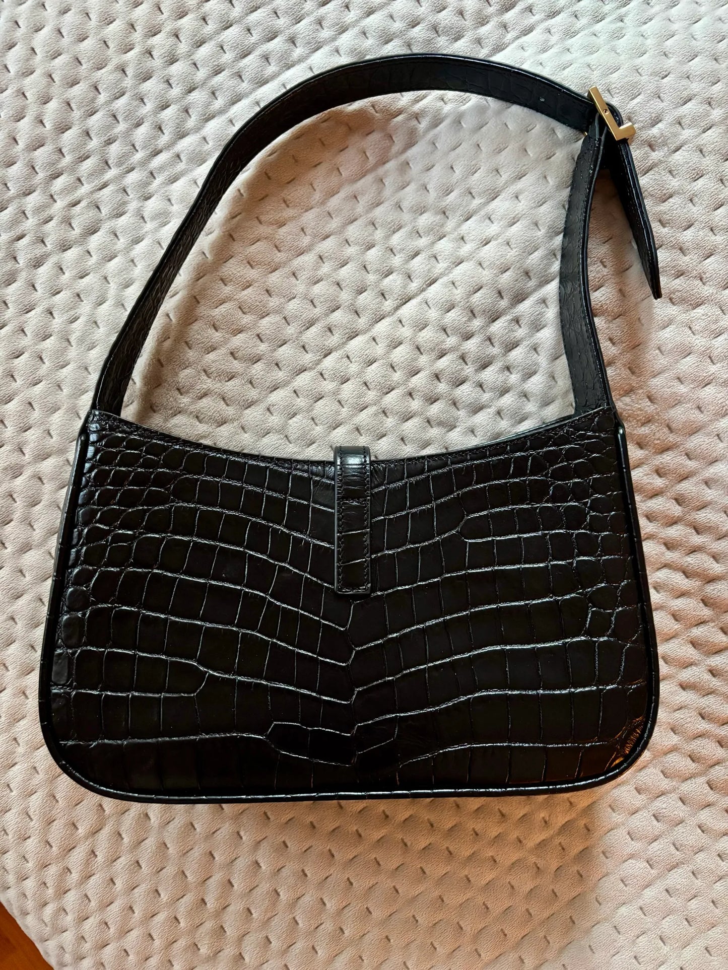 Yves Saint Laurent Le 5 À 7 In Crocodile-embossed Shiny Leather Handbag