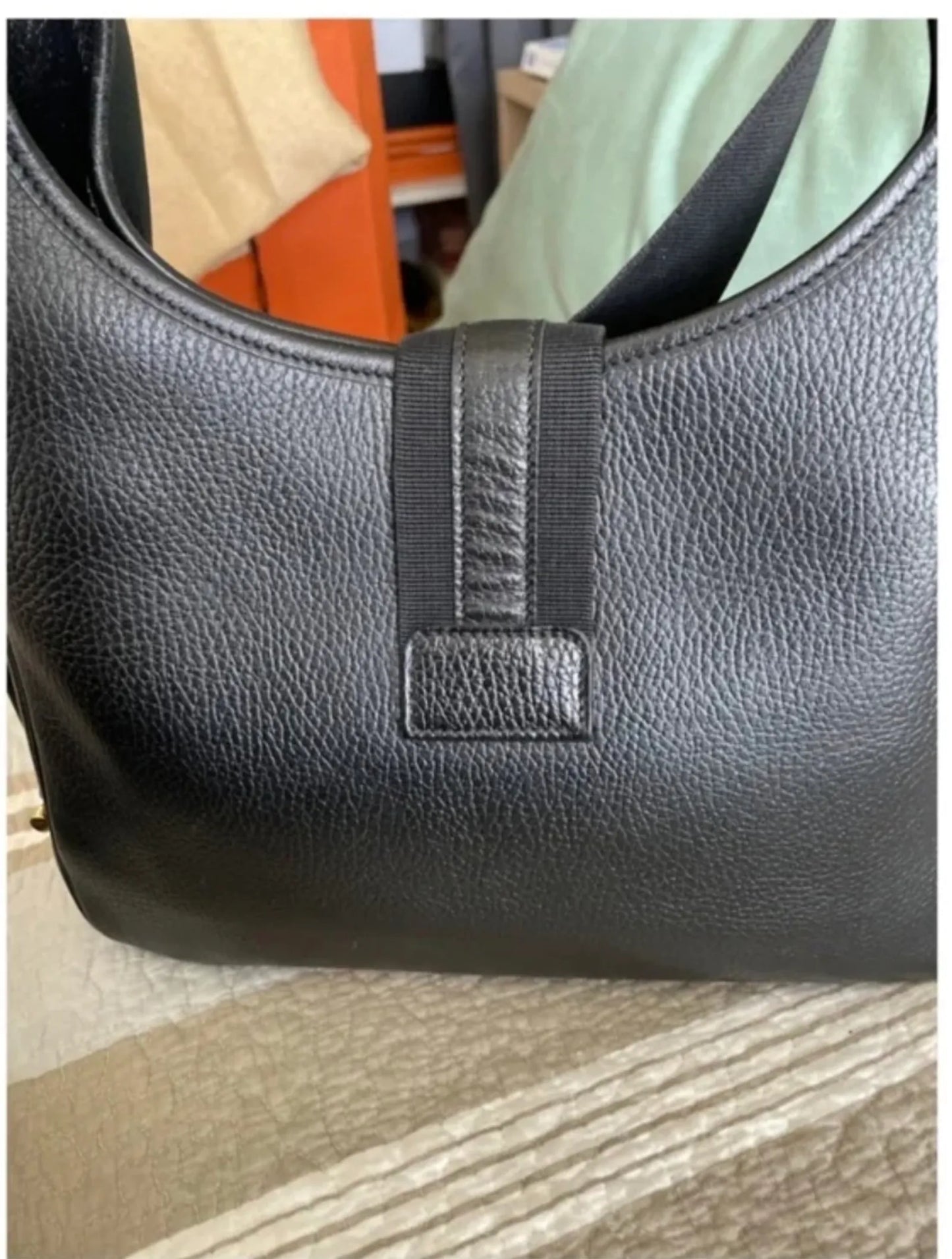 Hermès Tsako-skinnaxelremsväska