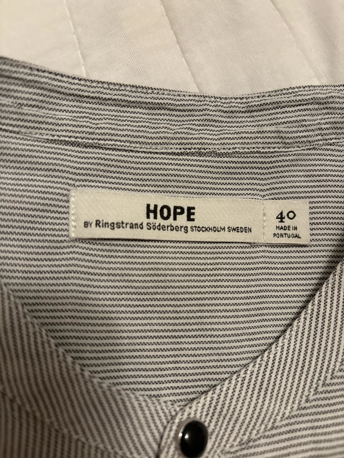 Hope-skjorta