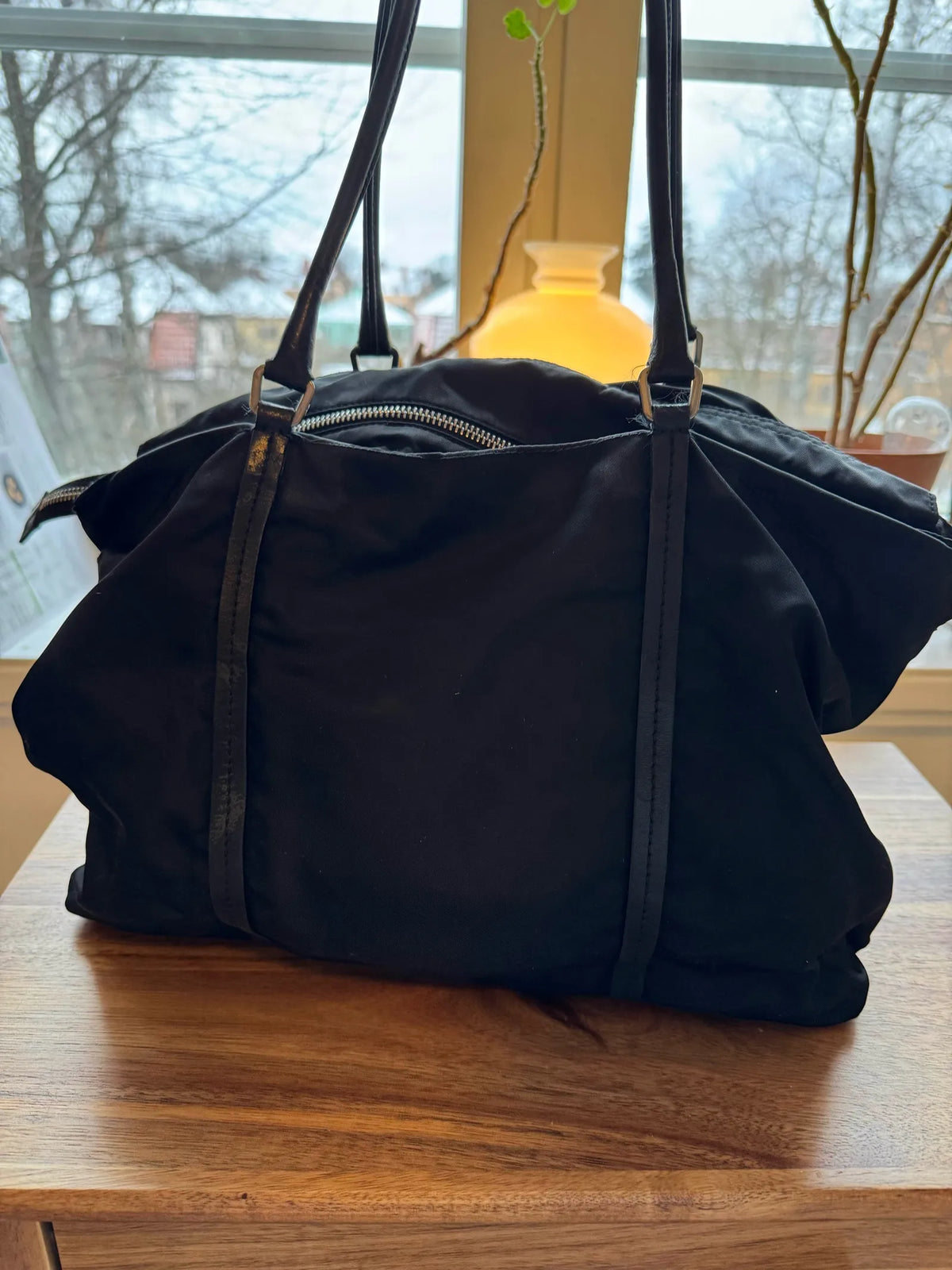 Prada Tessuto-axelremsväska