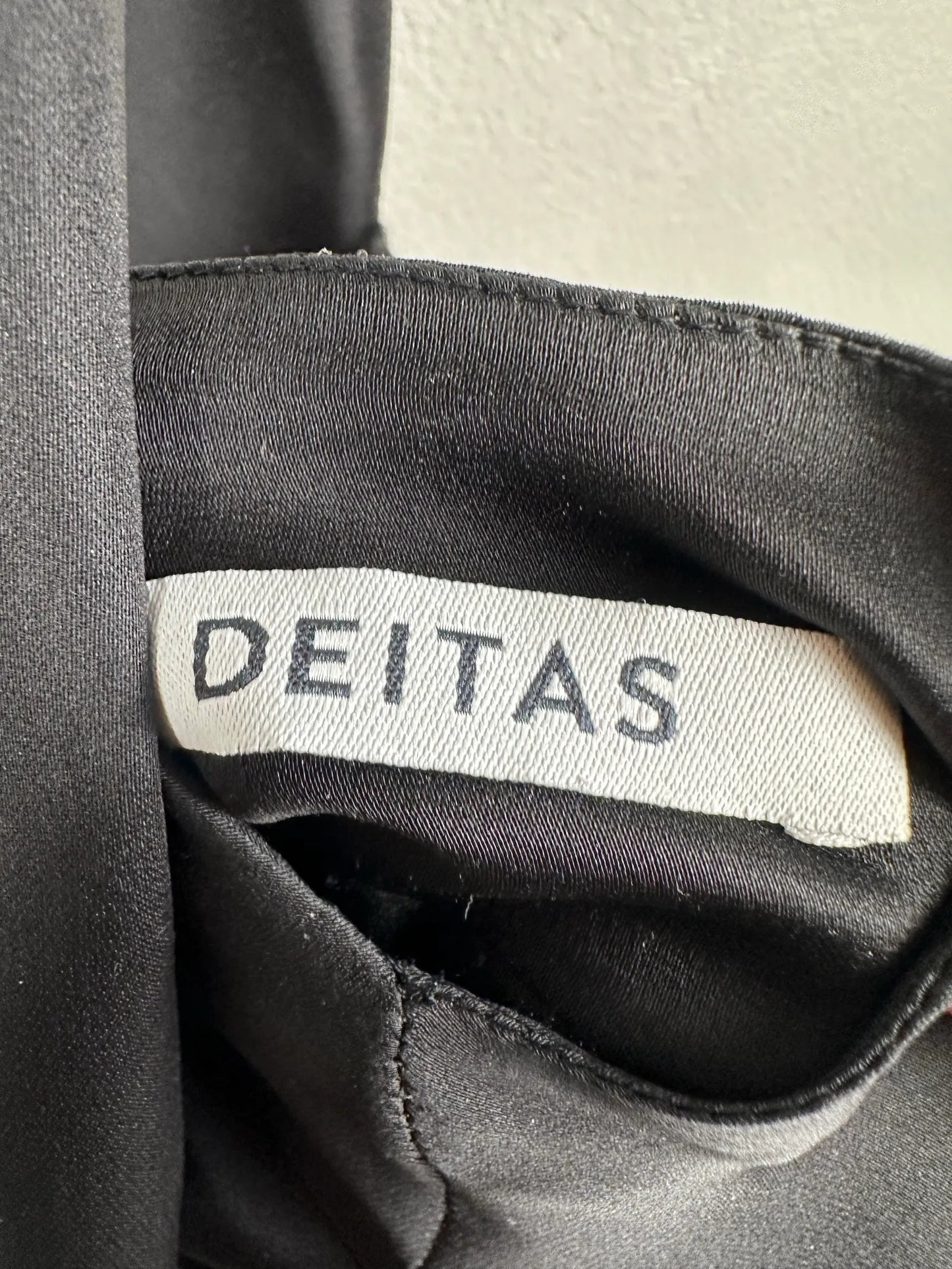 Deitas Dress