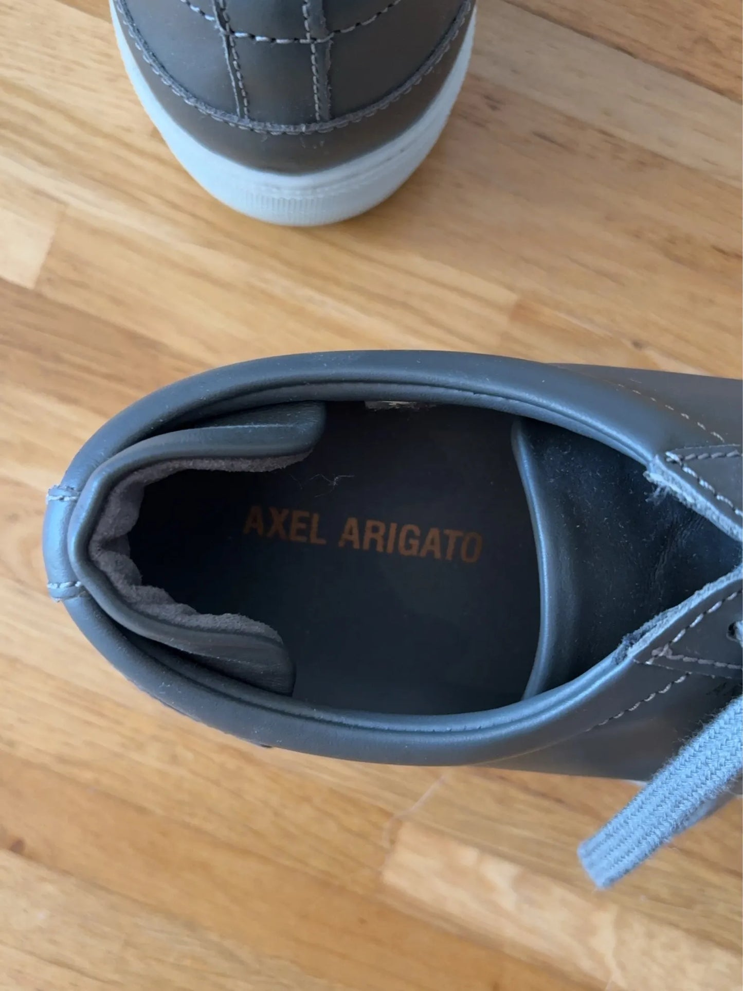 Axel Arigato-skinnsneakers NWOT
